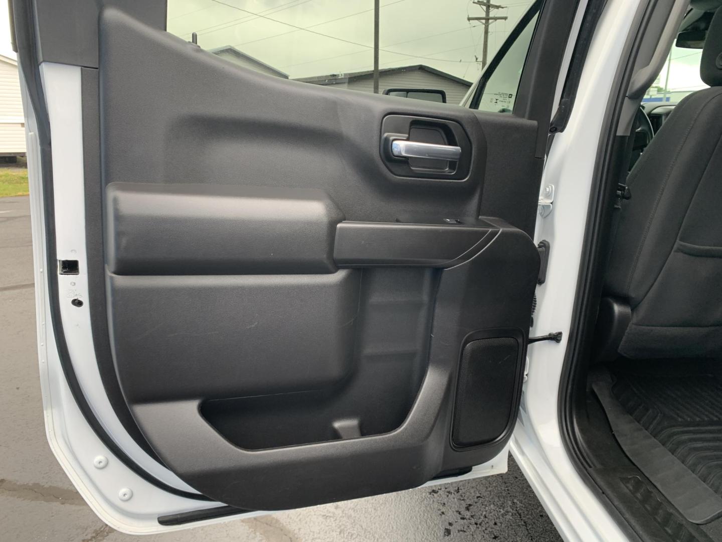 2024 WHITE /BLACK Chevrolet Silverado 1500 Trail Boss Custom Crew Cab 4WD (3GCUDCE84RG) with an 3.0L V6 DOHC 24V DIESEL TURBO engine, Automatic transmission, located at 506 S. Kingshighway, Cape Girardeau, MO, 63703, (573) 235-5000, 37.294991, -89.553635 - 2024 Chevrolet Silverado 1500 Trail Boss Custom Crew Cab 4WD 69,xxx miles One Owner Diesel 4 wheel drive Apple CarPlay Backup Camera Cruise Bluetooth Cloth Seats Power Windows/Locks/Mirrors Keyless Entry Remote Start We have financing available and we accept trades! Fill out a credit - Photo#16