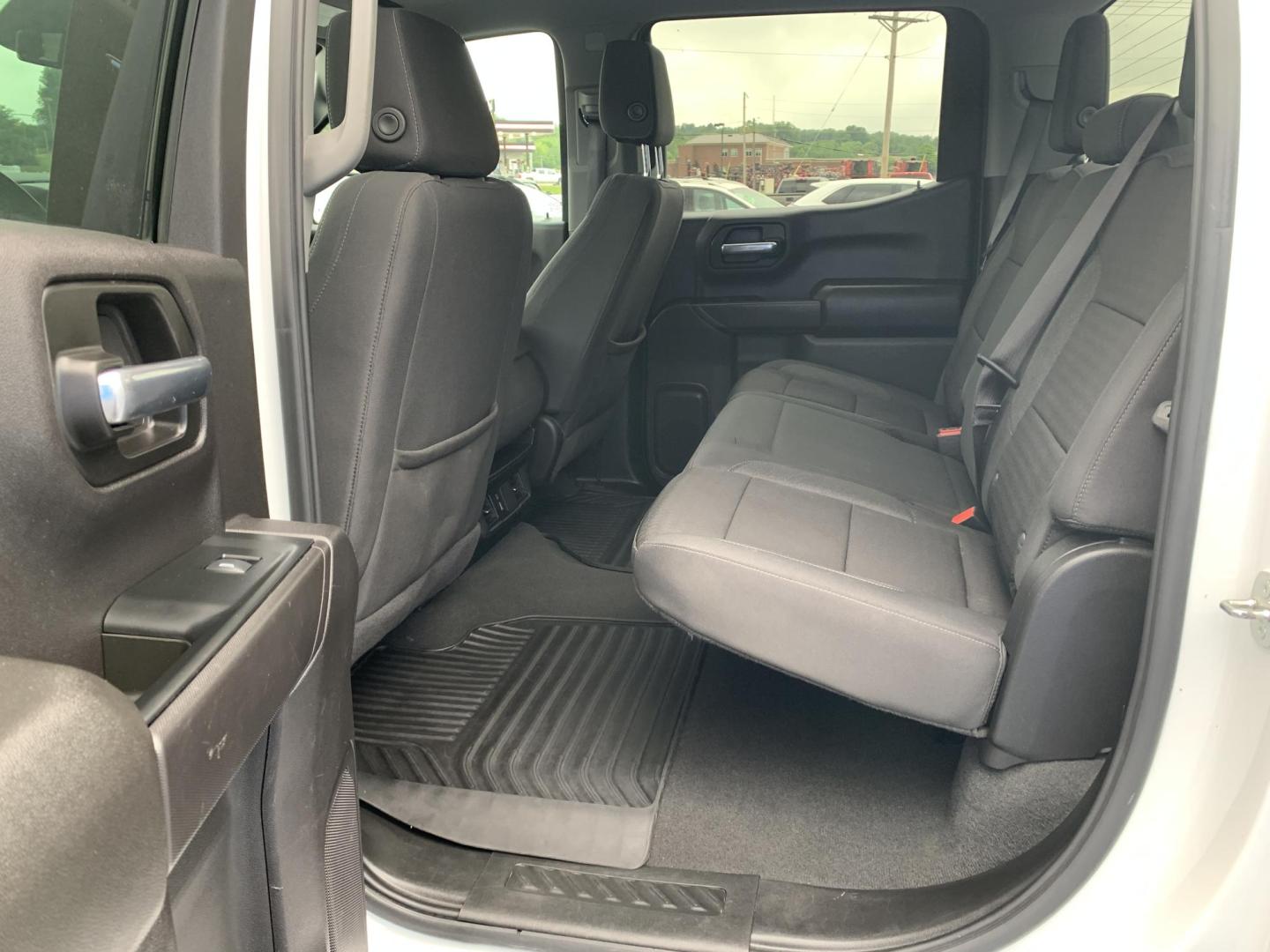2024 WHITE /BLACK Chevrolet Silverado 1500 Trail Boss Custom Crew Cab 4WD (3GCUDCE84RG) with an 3.0L V6 DOHC 24V DIESEL TURBO engine, Automatic transmission, located at 506 S. Kingshighway, Cape Girardeau, MO, 63703, (573) 235-5000, 37.294991, -89.553635 - 2024 Chevrolet Silverado 1500 Trail Boss Custom Crew Cab 4WD 69,xxx miles One Owner Diesel 4 wheel drive Apple CarPlay Backup Camera Cruise Bluetooth Cloth Seats Power Windows/Locks/Mirrors Keyless Entry Remote Start We have financing available and we accept trades! Fill out a credit - Photo#17