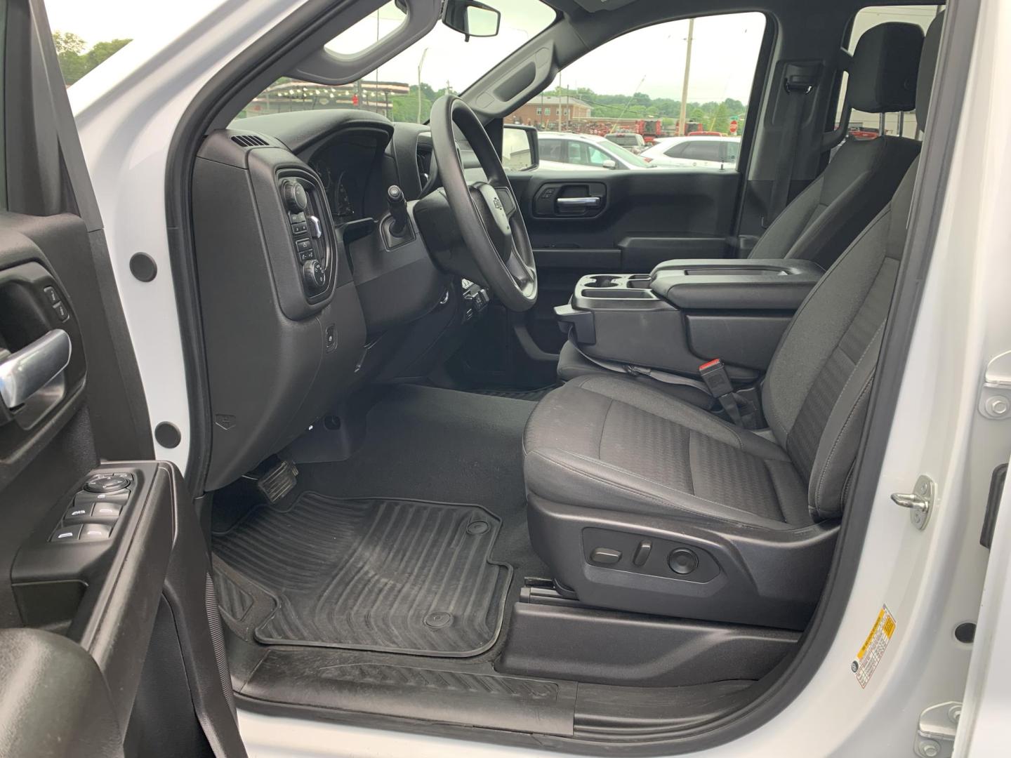 2024 WHITE /BLACK Chevrolet Silverado 1500 Trail Boss Custom Crew Cab 4WD (3GCUDCE84RG) with an 3.0L V6 DOHC 24V DIESEL TURBO engine, Automatic transmission, located at 506 S. Kingshighway, Cape Girardeau, MO, 63703, (573) 235-5000, 37.294991, -89.553635 - 2024 Chevrolet Silverado 1500 Trail Boss Custom Crew Cab 4WD 69,xxx miles One Owner Diesel 4 wheel drive Apple CarPlay Backup Camera Cruise Bluetooth Cloth Seats Power Windows/Locks/Mirrors Keyless Entry Remote Start We have financing available and we accept trades! Fill out a credit - Photo#19