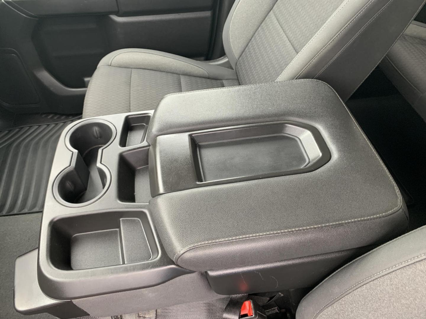 2024 WHITE /BLACK Chevrolet Silverado 1500 Trail Boss Custom Crew Cab 4WD (3GCUDCE84RG) with an 3.0L V6 DOHC 24V DIESEL TURBO engine, Automatic transmission, located at 506 S. Kingshighway, Cape Girardeau, MO, 63703, (573) 235-5000, 37.294991, -89.553635 - 2024 Chevrolet Silverado 1500 Trail Boss Custom Crew Cab 4WD 69,xxx miles One Owner Diesel 4 wheel drive Apple CarPlay Backup Camera Cruise Bluetooth Cloth Seats Power Windows/Locks/Mirrors Keyless Entry Remote Start We have financing available and we accept trades! Fill out a credit - Photo#25