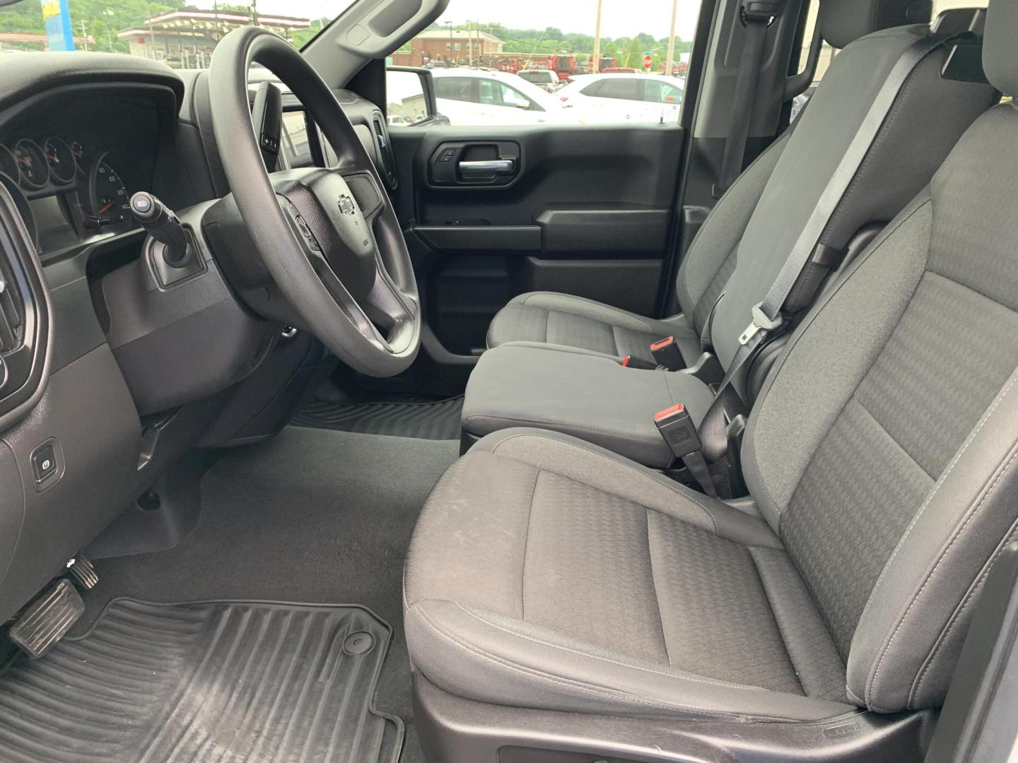 2024 WHITE /BLACK Chevrolet Silverado 1500 Trail Boss Custom Crew Cab 4WD (3GCUDCE84RG) with an 3.0L V6 DOHC 24V DIESEL TURBO engine, Automatic transmission, located at 506 S. Kingshighway, Cape Girardeau, MO, 63703, (573) 235-5000, 37.294991, -89.553635 - 2024 Chevrolet Silverado 1500 Trail Boss Custom Crew Cab 4WD 69,xxx miles One Owner Diesel 4 wheel drive Apple CarPlay Backup Camera Cruise Bluetooth Cloth Seats Power Windows/Locks/Mirrors Keyless Entry Remote Start We have financing available and we accept trades! Fill out a credit - Photo#24