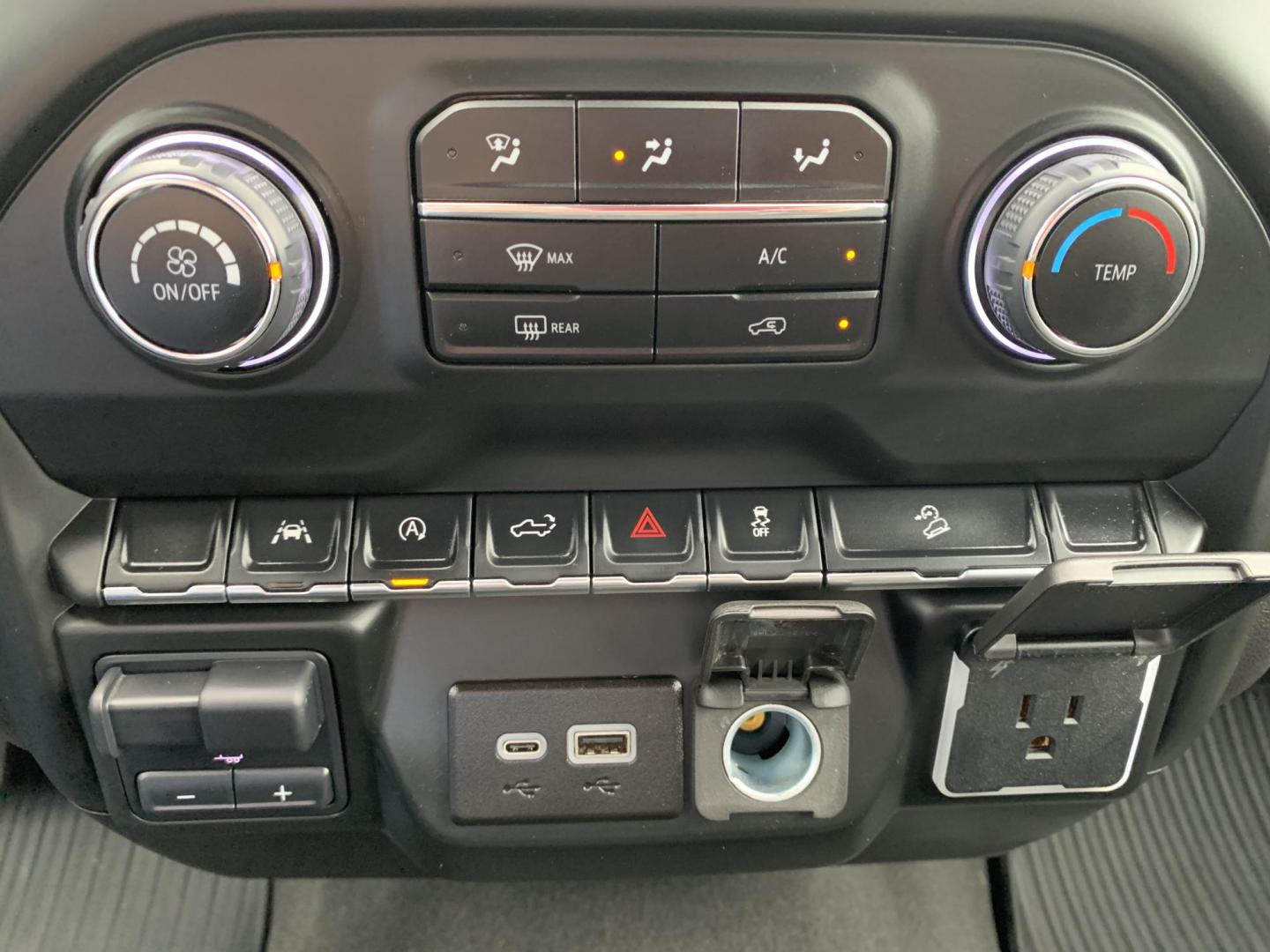 2024 WHITE /BLACK Chevrolet Silverado 1500 Trail Boss Custom Crew Cab 4WD (3GCUDCE84RG) with an 3.0L V6 DOHC 24V DIESEL TURBO engine, Automatic transmission, located at 506 S. Kingshighway, Cape Girardeau, MO, 63703, (573) 235-5000, 37.294991, -89.553635 - 2024 Chevrolet Silverado 1500 Trail Boss Custom Crew Cab 4WD 69,xxx miles One Owner Diesel 4 wheel drive Apple CarPlay Backup Camera Cruise Bluetooth Cloth Seats Power Windows/Locks/Mirrors Keyless Entry Remote Start We have financing available and we accept trades! Fill out a credit - Photo#29