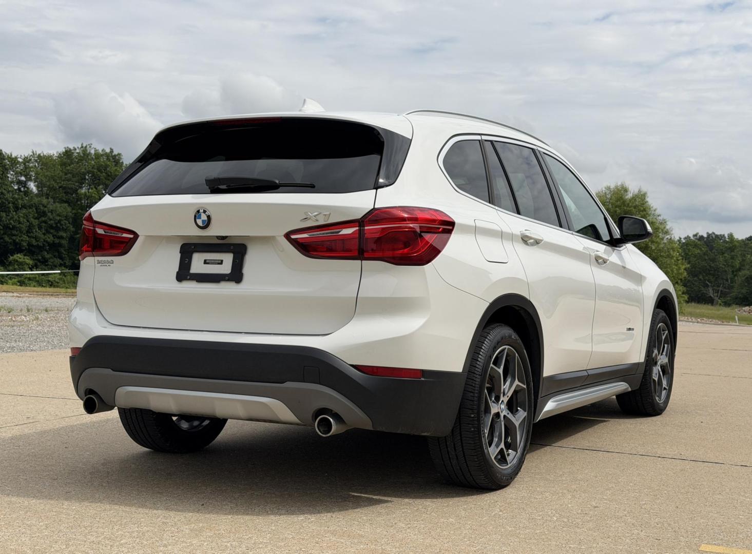 2018 WHITE /Black BMW X1 xDrive28i (WBXHT3C3XJ5) with an 2.0L 4 Cyl. engine, Automatic transmission, located at 2990 Old Orchard Rd., Jackson, MO, 63755, 37.354214, -89.612106 - 2018 BMW X1 xDrive28i 66xxx miles All Wheel Drive 2.0L 4 Cyl. Automatic Leather Backup Camera Power/Heated Seats Heated Steering Wheel Sunroof Bluetooth Cruise Power Windows/Locks/Mirrors We have financing available and we accept trades! Fill out a credit application on our website or - Photo#10