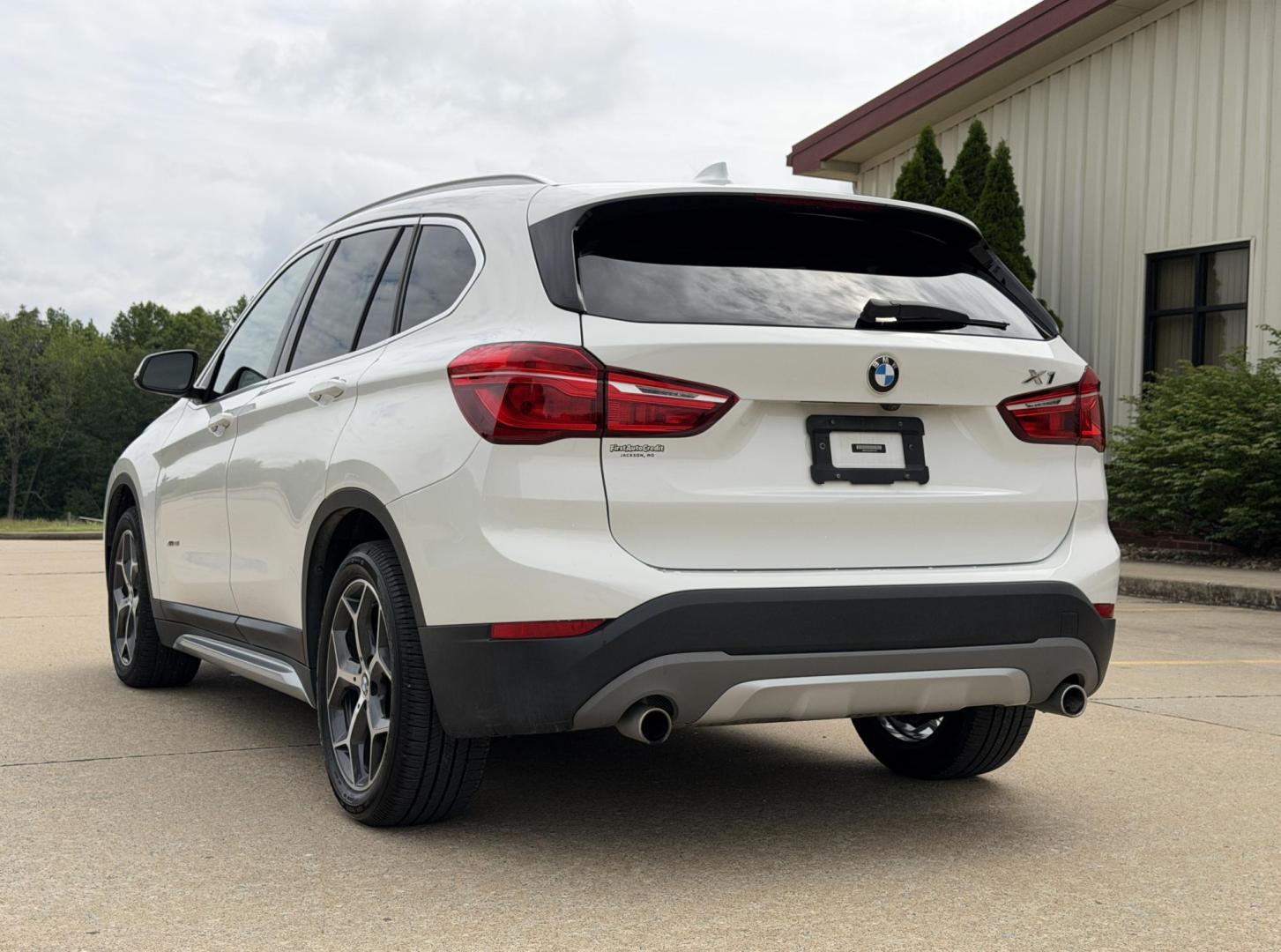 2018 WHITE /Black BMW X1 xDrive28i (WBXHT3C3XJ5) with an 2.0L 4 Cyl. engine, Automatic transmission, located at 2990 Old Orchard Rd., Jackson, MO, 63755, 37.354214, -89.612106 - 2018 BMW X1 xDrive28i 66xxx miles All Wheel Drive 2.0L 4 Cyl. Automatic Leather Backup Camera Power/Heated Seats Heated Steering Wheel Sunroof Bluetooth Cruise Power Windows/Locks/Mirrors We have financing available and we accept trades! Fill out a credit application on our website or - Photo#11