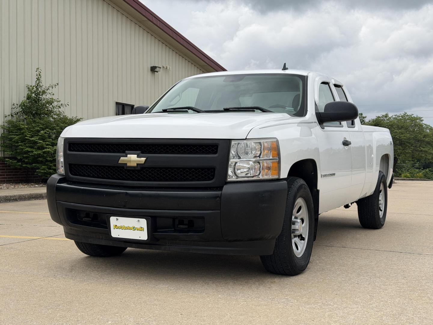 2008 WHITE /Black Chevrolet Silverado 1500 LT1 Ext. Cab Long Box 4WD (1GCEK19C48Z) with an 4.8L V8 engine, Automatic transmission, located at 2990 Old Orchard Rd., Jackson, MO, 63755, 37.354214, -89.612106 - 2008 Chevrolet Silverado 1500 LT 130xxx miles 4x4 4.8L V8 Automatic Cruise We have financing available and we accept trades! Fill out a credit application on our website or come by today! If you have any questions, give us a call at (573) 204-7777 or visit our website at firstautocredit.com. - Photo#3