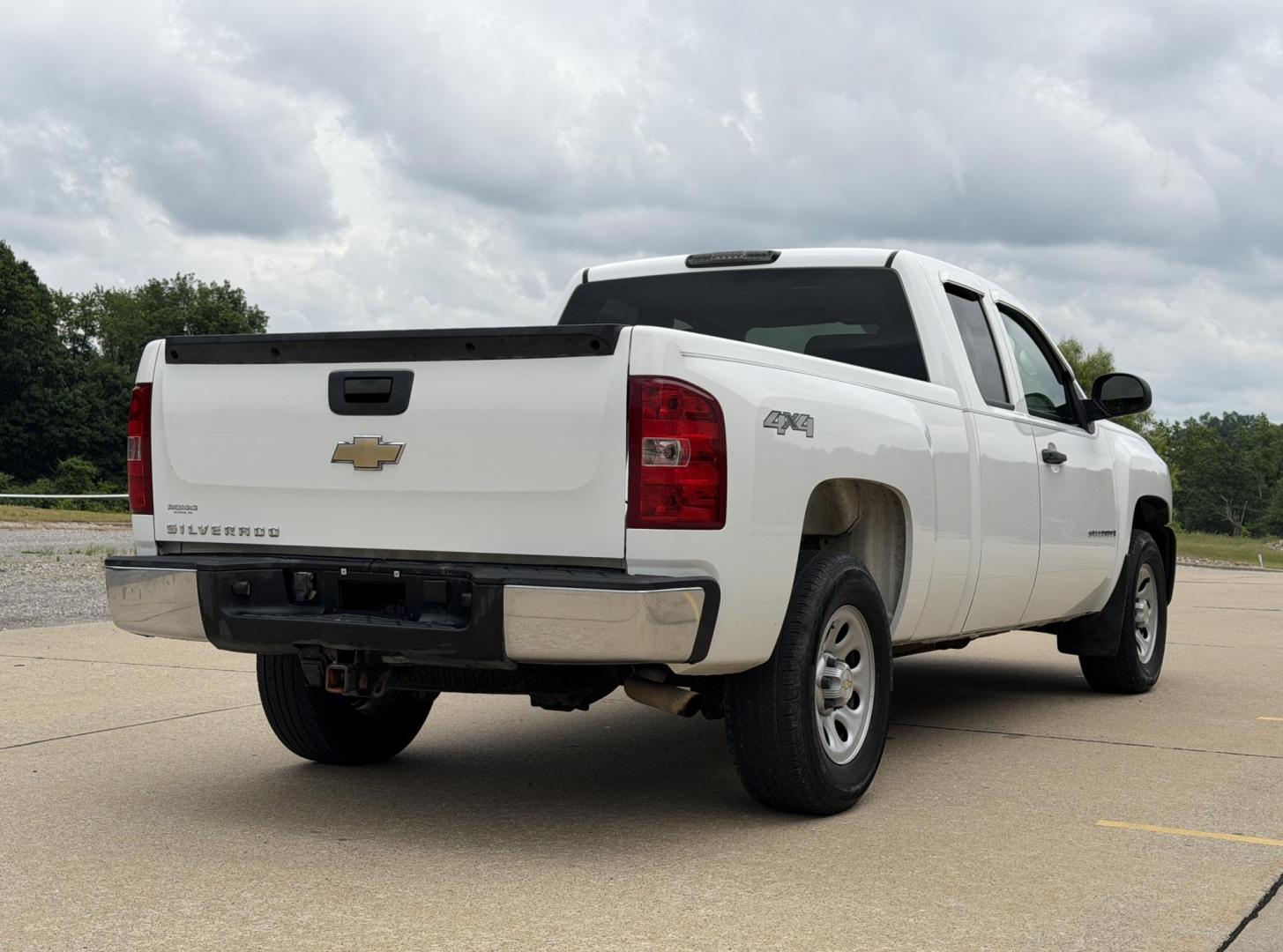 2008 WHITE /Black Chevrolet Silverado 1500 LT1 Ext. Cab Long Box 4WD (1GCEK19C48Z) with an 4.8L V8 engine, Automatic transmission, located at 2990 Old Orchard Rd., Jackson, MO, 63755, 37.354214, -89.612106 - 2008 Chevrolet Silverado 1500 LT 130xxx miles 4x4 4.8L V8 Automatic Cruise We have financing available and we accept trades! Fill out a credit application on our website or come by today! If you have any questions, give us a call at (573) 204-7777 or visit our website at firstautocredit.com. - Photo#6