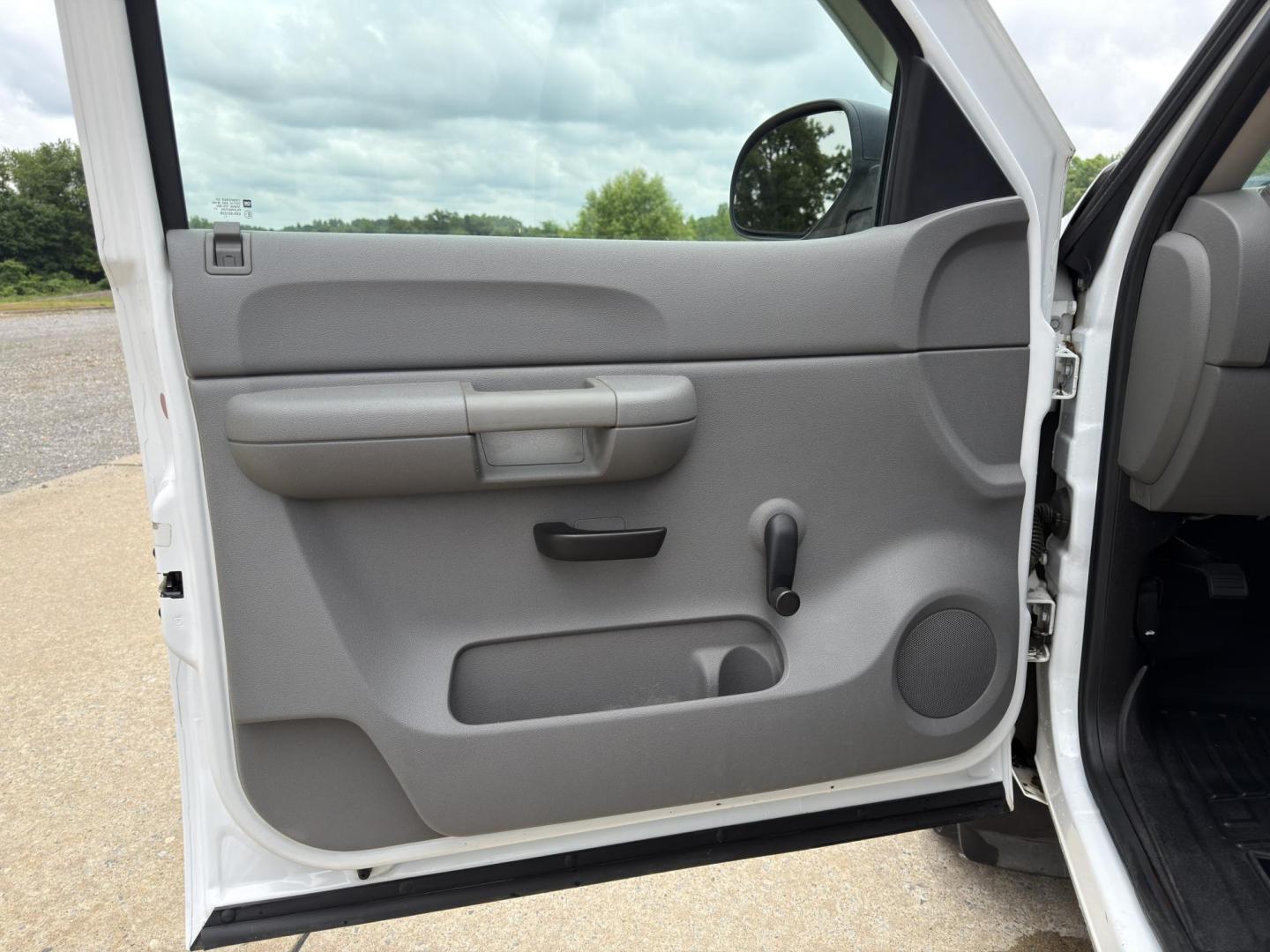 2008 WHITE /Black Chevrolet Silverado 1500 LT1 Ext. Cab Long Box 4WD (1GCEK19C48Z) with an 4.8L V8 engine, Automatic transmission, located at 2990 Old Orchard Rd., Jackson, MO, 63755, 37.354214, -89.612106 - 2008 Chevrolet Silverado 1500 LT 130xxx miles 4x4 4.8L V8 Automatic Cruise We have financing available and we accept trades! Fill out a credit application on our website or come by today! If you have any questions, give us a call at (573) 204-7777 or visit our website at firstautocredit.com. - Photo#10