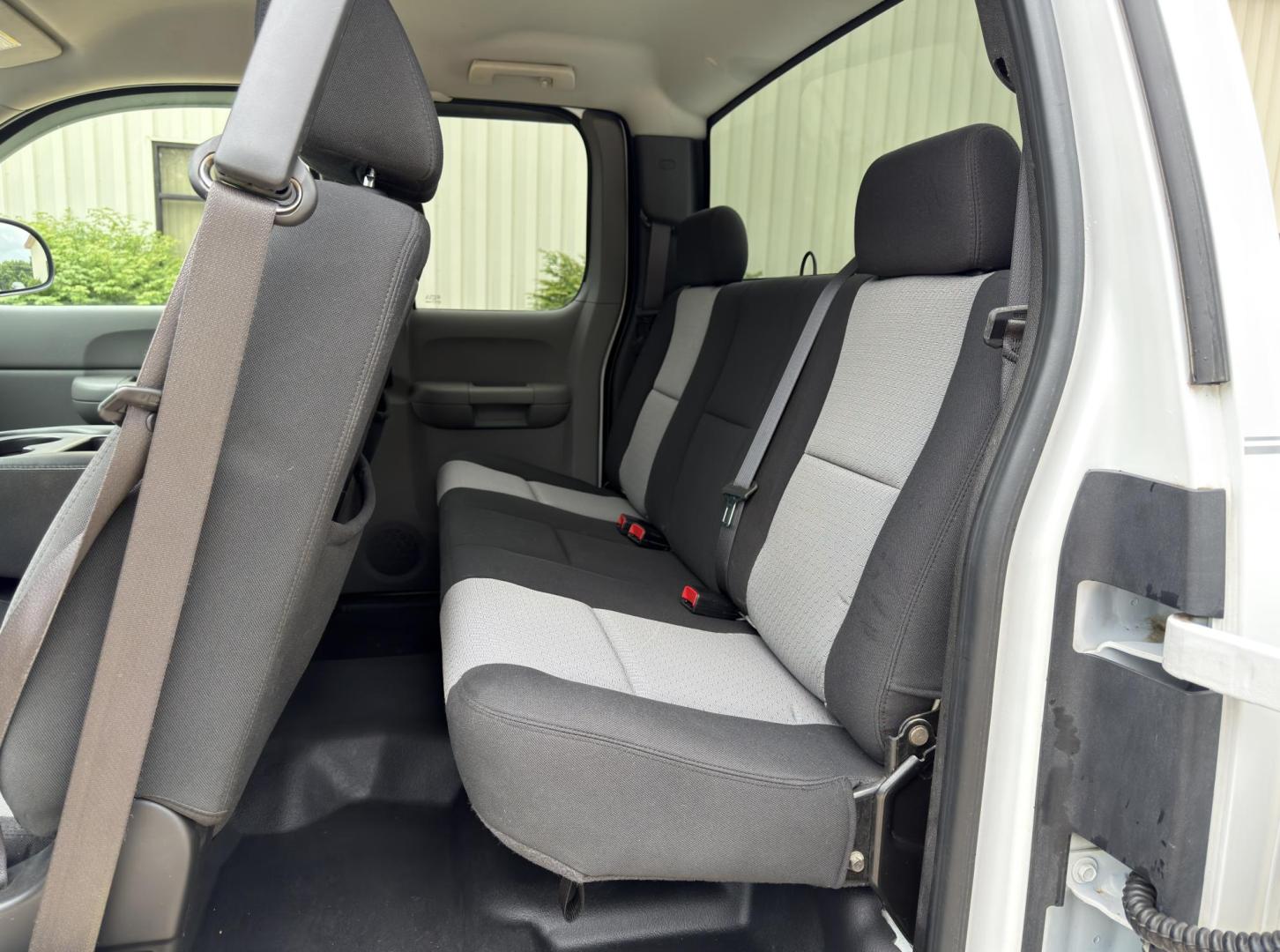 2008 WHITE /Black Chevrolet Silverado 1500 LT1 Ext. Cab Long Box 4WD (1GCEK19C48Z) with an 4.8L V8 engine, Automatic transmission, located at 2990 Old Orchard Rd., Jackson, MO, 63755, 37.354214, -89.612106 - 2008 Chevrolet Silverado 1500 LT 130xxx miles 4x4 4.8L V8 Automatic Cruise We have financing available and we accept trades! Fill out a credit application on our website or come by today! If you have any questions, give us a call at (573) 204-7777 or visit our website at firstautocredit.com. - Photo#14
