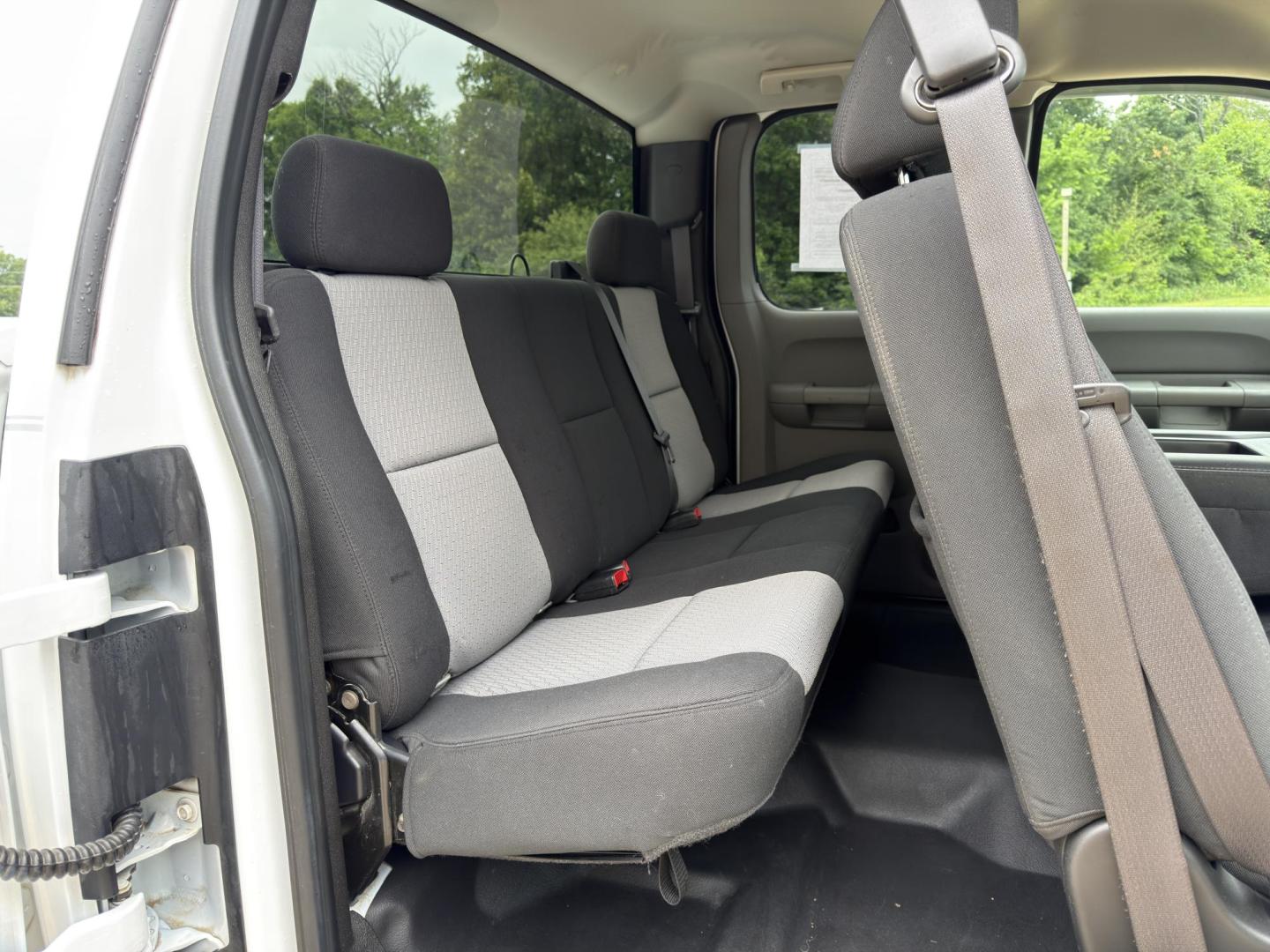 2008 WHITE /Black Chevrolet Silverado 1500 LT1 Ext. Cab Long Box 4WD (1GCEK19C48Z) with an 4.8L V8 engine, Automatic transmission, located at 2990 Old Orchard Rd., Jackson, MO, 63755, 37.354214, -89.612106 - 2008 Chevrolet Silverado 1500 LT 130xxx miles 4x4 4.8L V8 Automatic Cruise We have financing available and we accept trades! Fill out a credit application on our website or come by today! If you have any questions, give us a call at (573) 204-7777 or visit our website at firstautocredit.com. - Photo#16