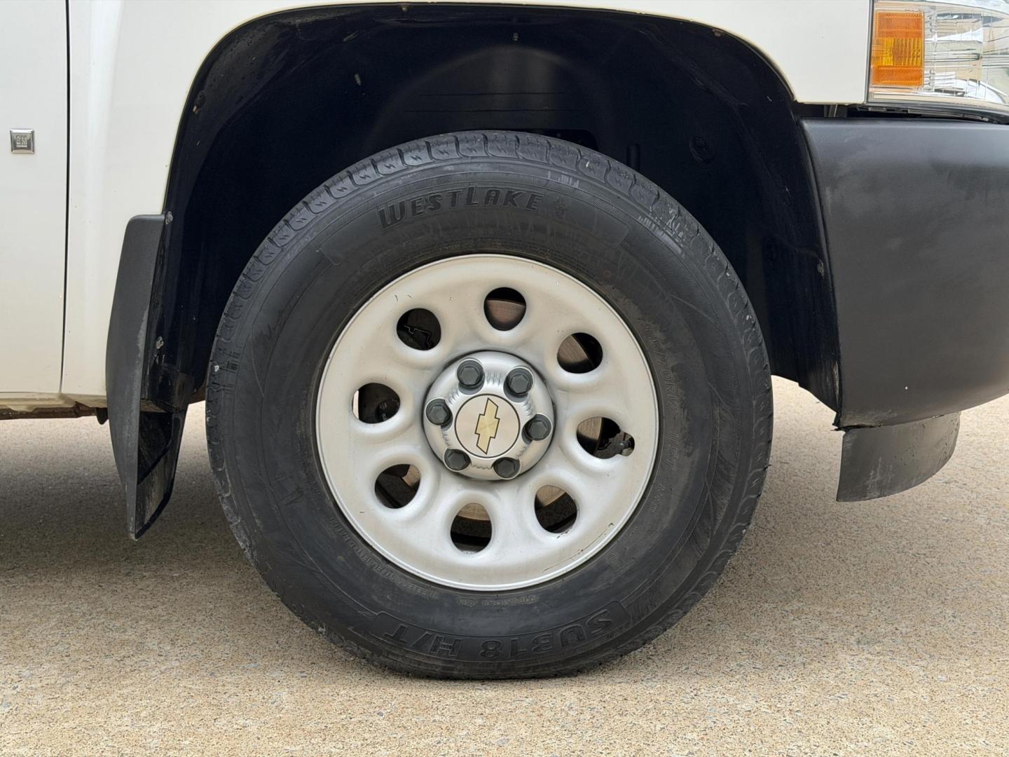 2008 WHITE /Black Chevrolet Silverado 1500 LT1 Ext. Cab Long Box 4WD (1GCEK19C48Z) with an 4.8L V8 engine, Automatic transmission, located at 2990 Old Orchard Rd., Jackson, MO, 63755, 37.354214, -89.612106 - 2008 Chevrolet Silverado 1500 LT 130xxx miles 4x4 4.8L V8 Automatic Cruise We have financing available and we accept trades! Fill out a credit application on our website or come by today! If you have any questions, give us a call at (573) 204-7777 or visit our website at firstautocredit.com. - Photo#32
