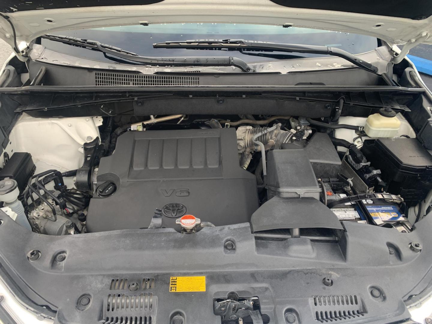 2015 WHITE /TAN Toyota Highlander Limited AWD V6 (5TDDKRFH1FS) with an 3.5L V6 DOHC 24V engine, Automatic transmission, located at 506 S. Kingshighway, Cape Girardeau, MO, 63703, (573) 235-5000, 37.294991, -89.553635 - 2015 Toyota Highlander Limited AWD V6 128,xxx miles All Wheel Drive 3rd. Row Leather Power Seat Sunroof Heated and cooled Seats Bluetooth Backup Camera Power Lift Gate Keyless entry Power windows/locks/mirrors We have financing available and we accept trades! Fill out a credit applica - Photo#2