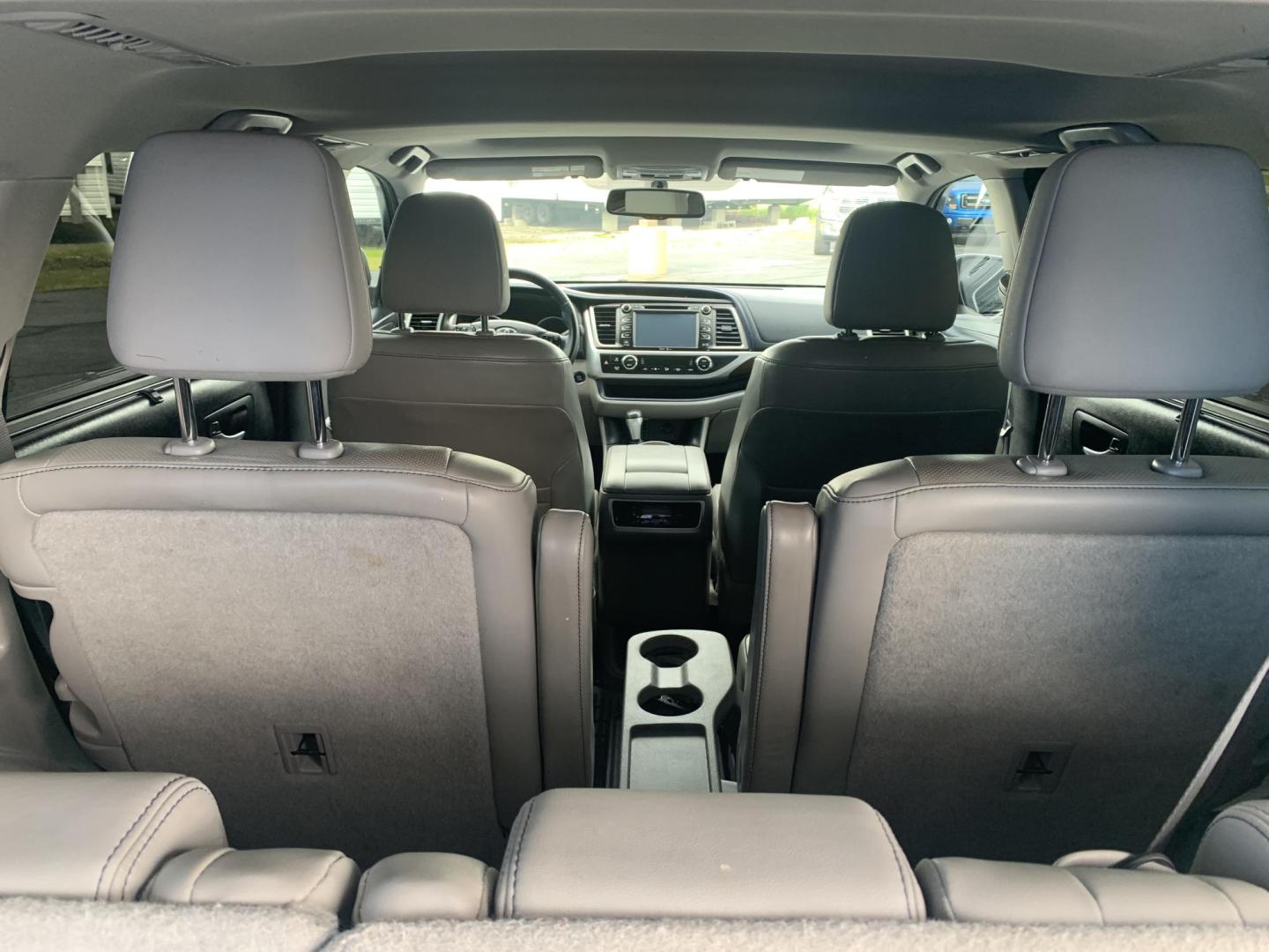 2015 WHITE /TAN Toyota Highlander Limited AWD V6 (5TDDKRFH1FS) with an 3.5L V6 DOHC 24V engine, Automatic transmission, located at 506 S. Kingshighway, Cape Girardeau, MO, 63703, (573) 235-5000, 37.294991, -89.553635 - 2015 Toyota Highlander Limited AWD V6 128,xxx miles All Wheel Drive 3rd. Row Leather Power Seat Sunroof Heated and cooled Seats Bluetooth Backup Camera Power Lift Gate Keyless entry Power windows/locks/mirrors We have financing available and we accept trades! Fill out a credit applica - Photo#7