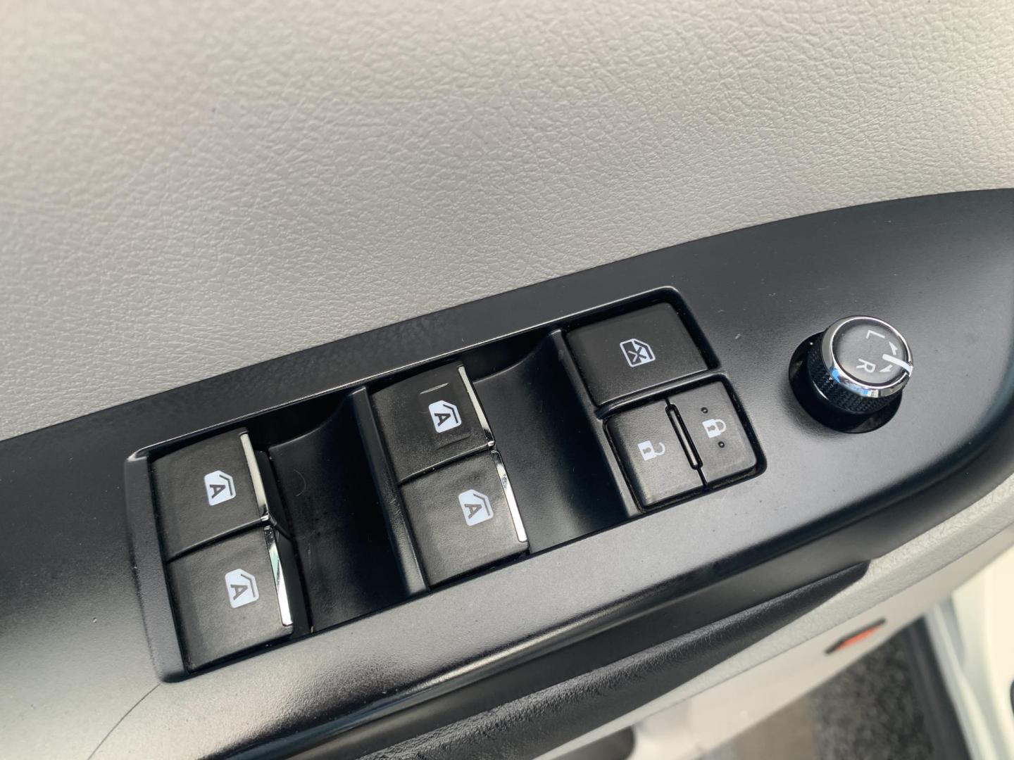 2015 WHITE /TAN Toyota Highlander Limited AWD V6 (5TDDKRFH1FS) with an 3.5L V6 DOHC 24V engine, Automatic transmission, located at 506 S. Kingshighway, Cape Girardeau, MO, 63703, (573) 235-5000, 37.294991, -89.553635 - 2015 Toyota Highlander Limited AWD V6 128,xxx miles All Wheel Drive 3rd. Row Leather Power Seat Sunroof Heated and cooled Seats Bluetooth Backup Camera Power Lift Gate Keyless entry Power windows/locks/mirrors We have financing available and we accept trades! Fill out a credit applica - Photo#22