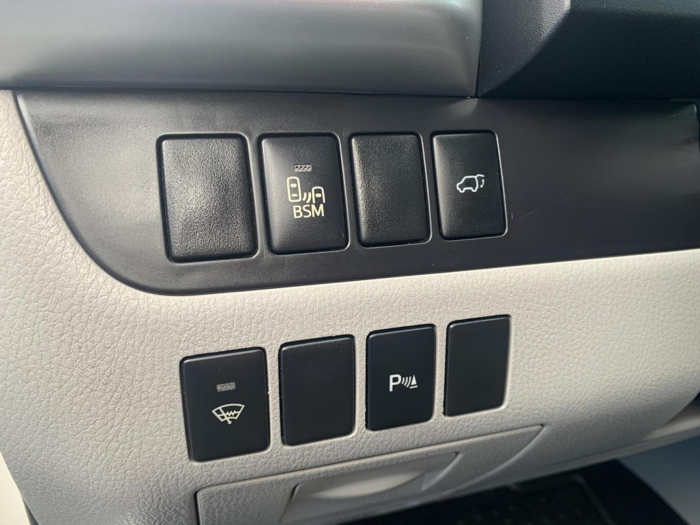 2015 WHITE /TAN Toyota Highlander Limited AWD V6 (5TDDKRFH1FS) with an 3.5L V6 DOHC 24V engine, Automatic transmission, located at 506 S. Kingshighway, Cape Girardeau, MO, 63703, (573) 235-5000, 37.294991, -89.553635 - 2015 Toyota Highlander Limited AWD V6 128,xxx miles All Wheel Drive 3rd. Row Leather Power Seat Sunroof Heated and cooled Seats Bluetooth Backup Camera Power Lift Gate Keyless entry Power windows/locks/mirrors We have financing available and we accept trades! Fill out a credit applica - Photo#24