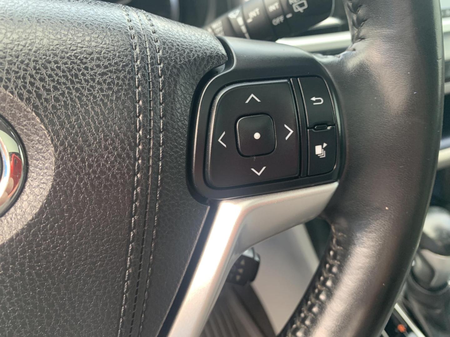 2015 WHITE /TAN Toyota Highlander Limited AWD V6 (5TDDKRFH1FS) with an 3.5L V6 DOHC 24V engine, Automatic transmission, located at 506 S. Kingshighway, Cape Girardeau, MO, 63703, (573) 235-5000, 37.294991, -89.553635 - 2015 Toyota Highlander Limited AWD V6 128,xxx miles All Wheel Drive 3rd. Row Leather Power Seat Sunroof Heated and cooled Seats Bluetooth Backup Camera Power Lift Gate Keyless entry Power windows/locks/mirrors We have financing available and we accept trades! Fill out a credit applica - Photo#26