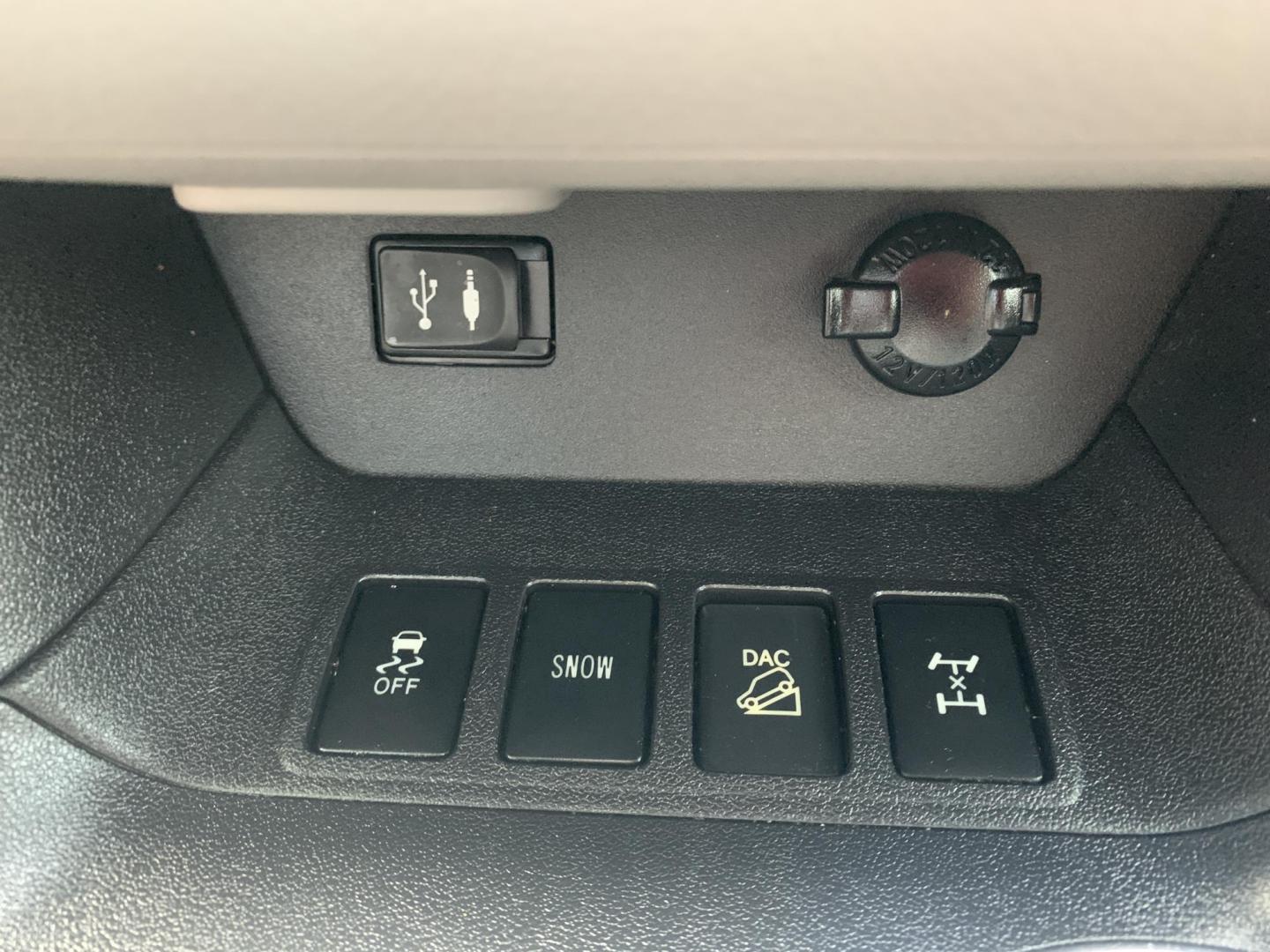 2015 WHITE /TAN Toyota Highlander Limited AWD V6 (5TDDKRFH1FS) with an 3.5L V6 DOHC 24V engine, Automatic transmission, located at 506 S. Kingshighway, Cape Girardeau, MO, 63703, (573) 235-5000, 37.294991, -89.553635 - 2015 Toyota Highlander Limited AWD V6 128,xxx miles All Wheel Drive 3rd. Row Leather Power Seat Sunroof Heated and cooled Seats Bluetooth Backup Camera Power Lift Gate Keyless entry Power windows/locks/mirrors We have financing available and we accept trades! Fill out a credit applica - Photo#31