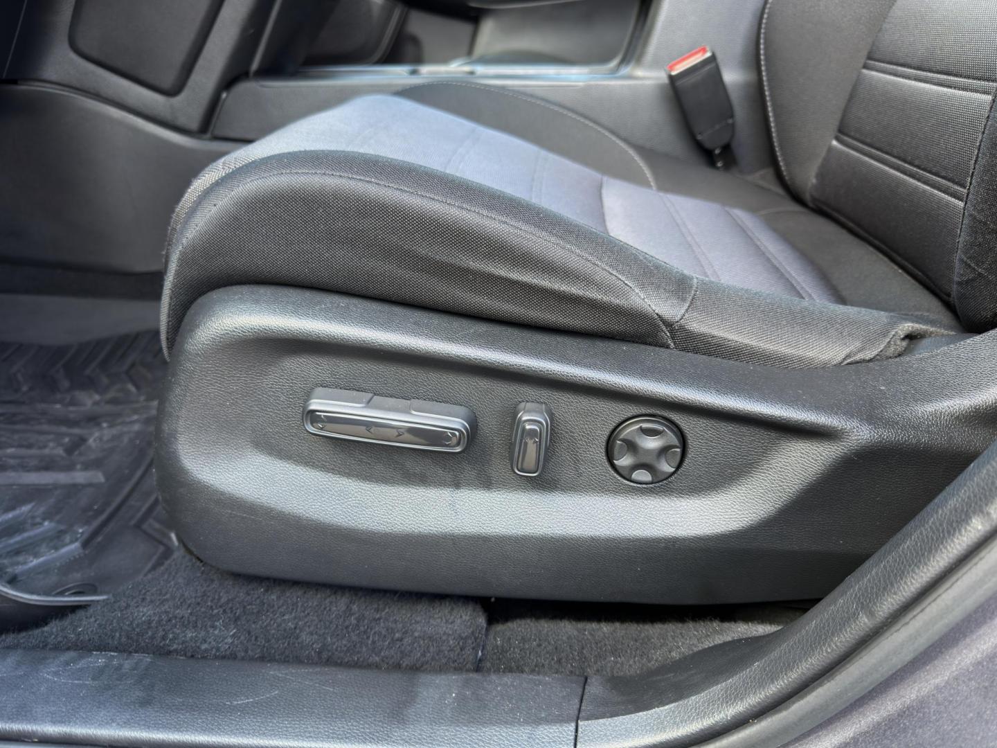 2019 GRAY /Black Honda CR-V EX AWD (5J6RW2H5XKL) with an 1.5L 4 Cyl. TURBO engine, CVT transmission, located at 2990 Old Orchard Rd., Jackson, MO, 63755, 37.354214, -89.612106 - 2019 Honda CR-V EX 1-Owner 128xxx miles All Wheel Drive 1.5L 4 Cyl. Automatic Backup Camera Power Driver Seat Heated Seats Sunroof Bluetooth Remote Start Cruise Power Windows/Locks/Mirrors We have financing available and we accept trades! Fill out a credit application on our website or - Photo#5