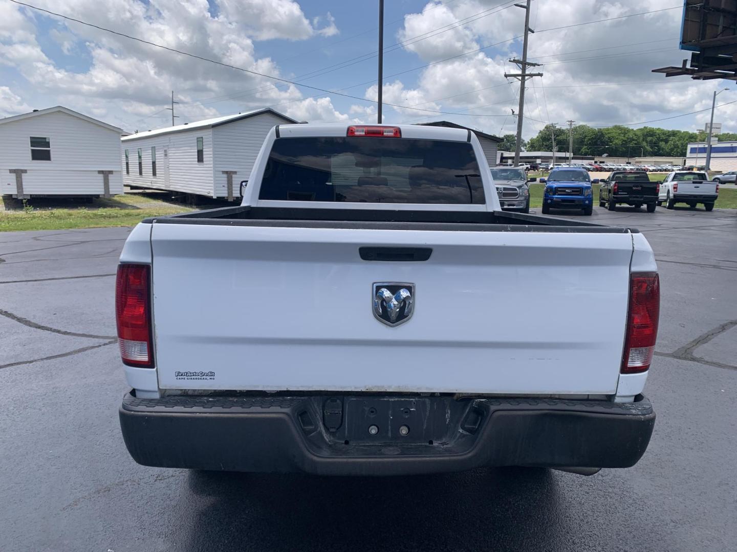 2021 WHITE /GRAY RAM 1500 Classic Tradesman Quad Cab 2WD (1C6RR6FG9MS) with an 3.6L V6 DOHC 24V FFV engine, Automatic transmission, located at 506 S. Kingshighway, Cape Girardeau, MO, 63703, (573) 235-5000, 37.294991, -89.553635 - 2021 RAM 1500 Classic Tradesman Quad Cab 2WD 137,xxx miles One Owner Bluetooth Backup Camera Rear wheel drive Power windows/locks/mirrors We have financing available and we accept trades! Fill out a credit application on our website or come by today! If you have any questions, give us a call - Photo#6