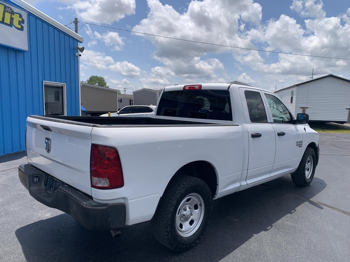 2021 WHITE /GRAY RAM 1500 Classic Tradesman Quad Cab 2WD (1C6RR6FG9MS) with an 3.6L V6 DOHC 24V FFV engine, Automatic transmission, located at 506 S. Kingshighway, Cape Girardeau, MO, 63703, (573) 235-5000, 37.294991, -89.553635 - 2021 RAM 1500 Classic Tradesman Quad Cab 2WD 137,xxx miles One Owner Bluetooth Backup Camera Rear wheel drive Power windows/locks/mirrors We have financing available and we accept trades! Fill out a credit application on our website or come by today! If you have any questions, give us a call - Photo#8