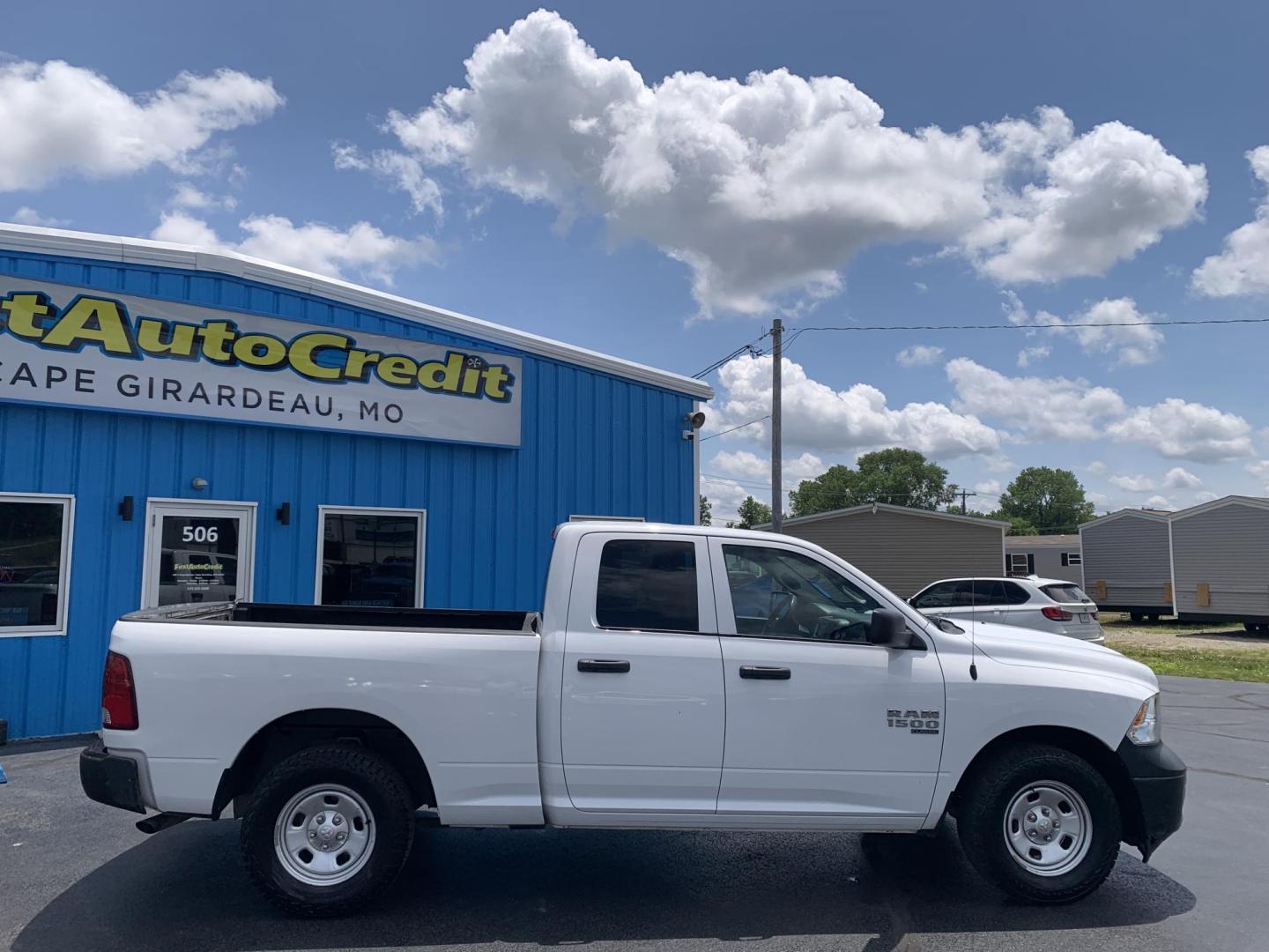 2021 WHITE /GRAY RAM 1500 Classic Tradesman Quad Cab 2WD (1C6RR6FG9MS) with an 3.6L V6 DOHC 24V FFV engine, Automatic transmission, located at 506 S. Kingshighway, Cape Girardeau, MO, 63703, (573) 235-5000, 37.294991, -89.553635 - 2021 RAM 1500 Classic Tradesman Quad Cab 2WD 137,xxx miles One Owner Bluetooth Backup Camera Rear wheel drive Power windows/locks/mirrors We have financing available and we accept trades! Fill out a credit application on our website or come by today! If you have any questions, give us a call - Photo#9
