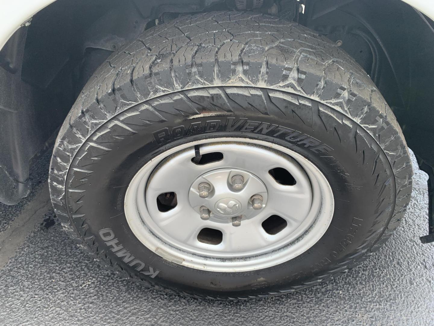 2021 WHITE /GRAY RAM 1500 Classic Tradesman Quad Cab 2WD (1C6RR6FG9MS) with an 3.6L V6 DOHC 24V FFV engine, Automatic transmission, located at 506 S. Kingshighway, Cape Girardeau, MO, 63703, (573) 235-5000, 37.294991, -89.553635 - 2021 RAM 1500 Classic Tradesman Quad Cab 2WD 137,xxx miles One Owner Bluetooth Backup Camera Rear wheel drive Power windows/locks/mirrors We have financing available and we accept trades! Fill out a credit application on our website or come by today! If you have any questions, give us a call - Photo#29