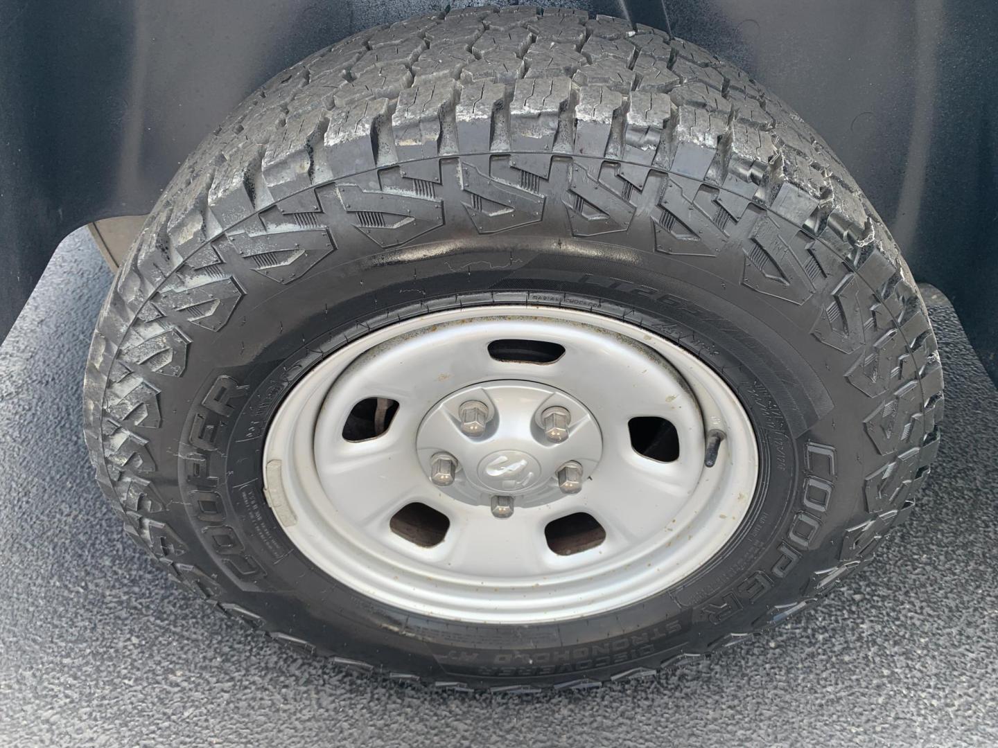 2021 WHITE /GRAY RAM 1500 Classic Tradesman Quad Cab 2WD (1C6RR6FG9MS) with an 3.6L V6 DOHC 24V FFV engine, Automatic transmission, located at 506 S. Kingshighway, Cape Girardeau, MO, 63703, (573) 235-5000, 37.294991, -89.553635 - 2021 RAM 1500 Classic Tradesman Quad Cab 2WD 137,xxx miles One Owner Bluetooth Backup Camera Rear wheel drive Power windows/locks/mirrors We have financing available and we accept trades! Fill out a credit application on our website or come by today! If you have any questions, give us a call - Photo#30