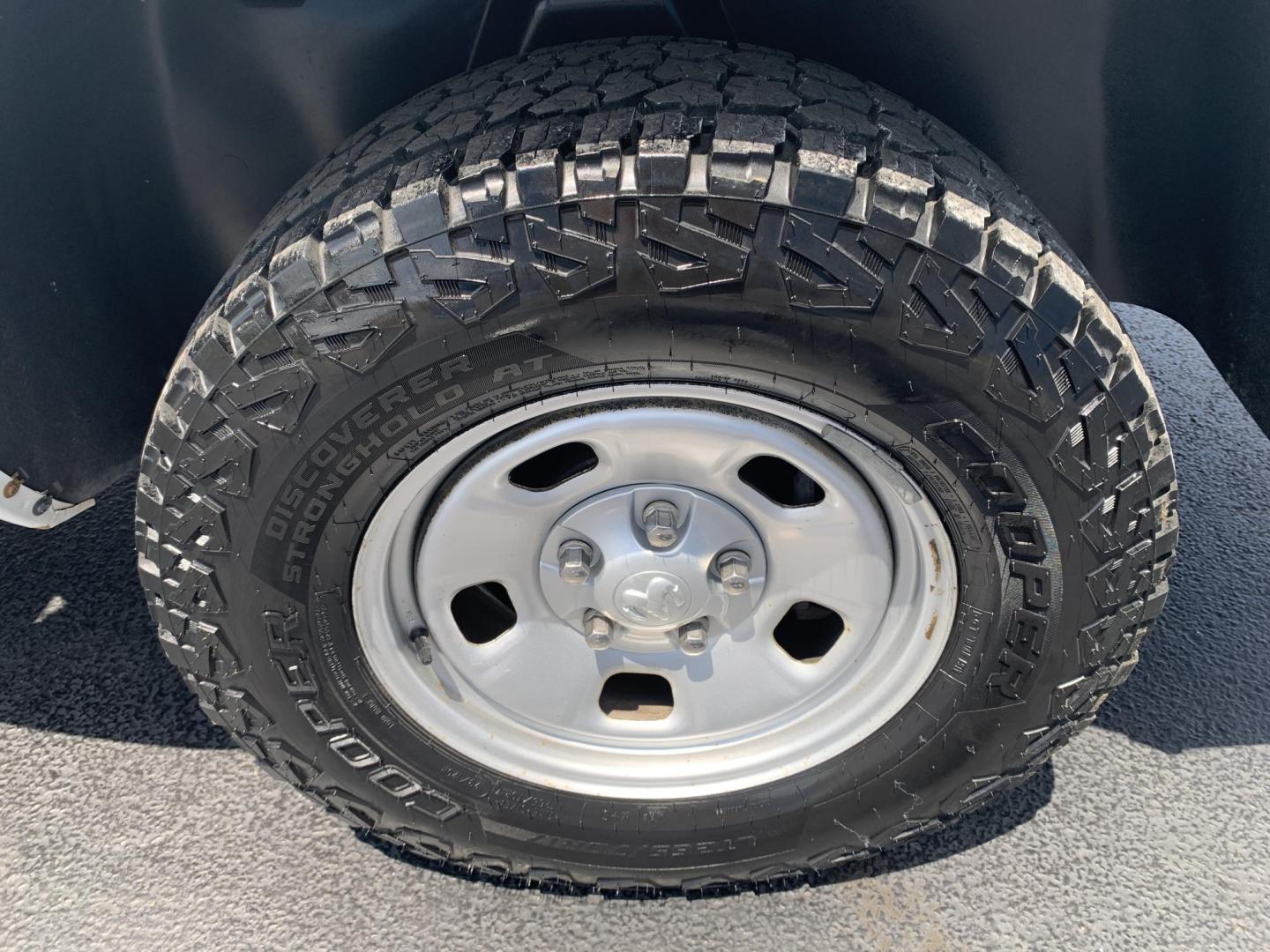 2021 WHITE /GRAY RAM 1500 Classic Tradesman Quad Cab 2WD (1C6RR6FG9MS) with an 3.6L V6 DOHC 24V FFV engine, Automatic transmission, located at 506 S. Kingshighway, Cape Girardeau, MO, 63703, (573) 235-5000, 37.294991, -89.553635 - 2021 RAM 1500 Classic Tradesman Quad Cab 2WD 137,xxx miles One Owner Bluetooth Backup Camera Rear wheel drive Power windows/locks/mirrors We have financing available and we accept trades! Fill out a credit application on our website or come by today! If you have any questions, give us a call - Photo#31