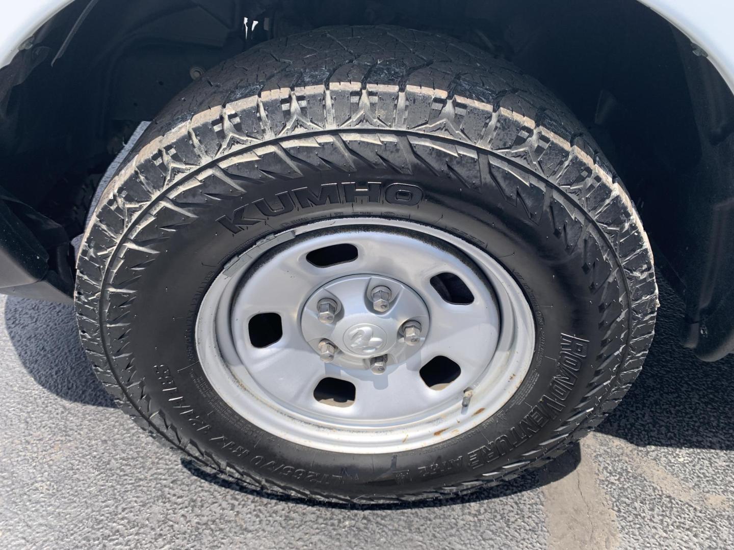 2021 WHITE /GRAY RAM 1500 Classic Tradesman Quad Cab 2WD (1C6RR6FG9MS) with an 3.6L V6 DOHC 24V FFV engine, Automatic transmission, located at 506 S. Kingshighway, Cape Girardeau, MO, 63703, (573) 235-5000, 37.294991, -89.553635 - 2021 RAM 1500 Classic Tradesman Quad Cab 2WD 137,xxx miles One Owner Bluetooth Backup Camera Rear wheel drive Power windows/locks/mirrors We have financing available and we accept trades! Fill out a credit application on our website or come by today! If you have any questions, give us a call - Photo#32