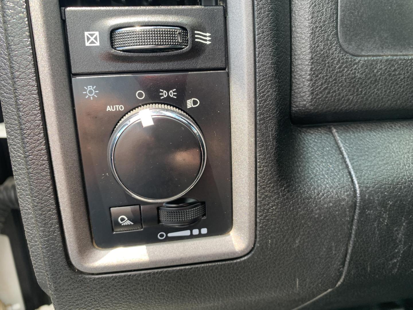 2021 WHITE /GRAY RAM 1500 Classic Tradesman Quad Cab 2WD (1C6RR6FG9MS) with an 3.6L V6 DOHC 24V FFV engine, Automatic transmission, located at 506 S. Kingshighway, Cape Girardeau, MO, 63703, (573) 235-5000, 37.294991, -89.553635 - 2021 RAM 1500 Classic Tradesman Quad Cab 2WD 137,xxx miles One Owner Bluetooth Backup Camera Rear wheel drive Power windows/locks/mirrors We have financing available and we accept trades! Fill out a credit application on our website or come by today! If you have any questions, give us a call - Photo#20