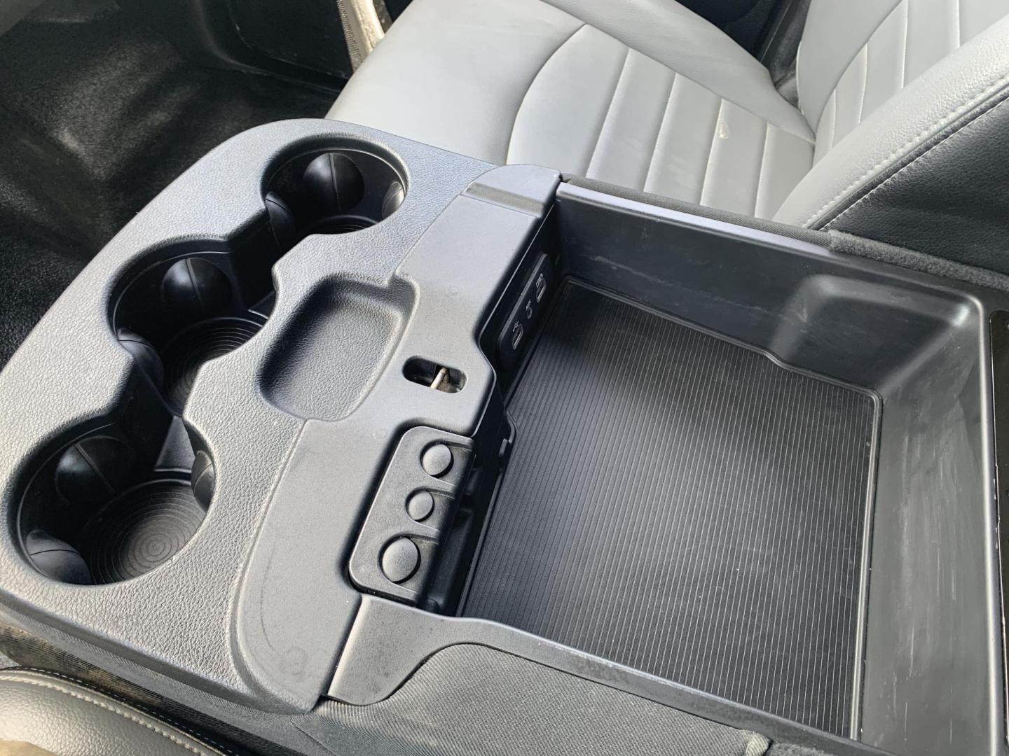 2021 WHITE /GRAY RAM 1500 Classic Tradesman Quad Cab 2WD (1C6RR6FG9MS) with an 3.6L V6 DOHC 24V FFV engine, Automatic transmission, located at 506 S. Kingshighway, Cape Girardeau, MO, 63703, (573) 235-5000, 37.294991, -89.553635 - 2021 RAM 1500 Classic Tradesman Quad Cab 2WD 137,xxx miles One Owner Bluetooth Backup Camera Rear wheel drive Power windows/locks/mirrors We have financing available and we accept trades! Fill out a credit application on our website or come by today! If you have any questions, give us a call - Photo#27