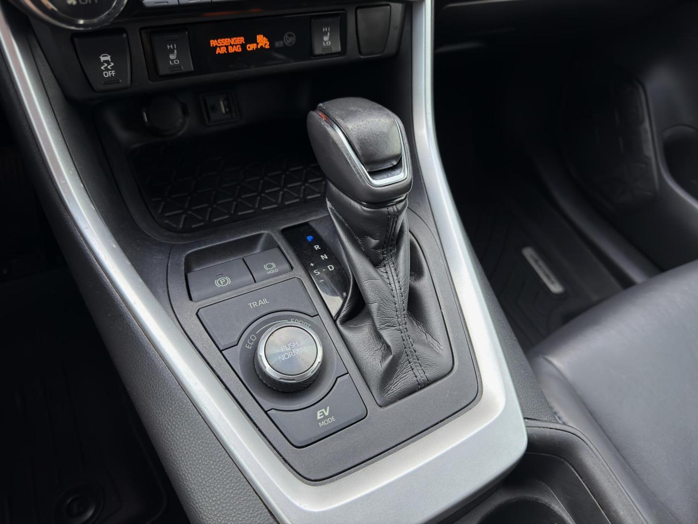 2019 WHITE /Black Toyota RAV4 Hybrid XSE (2T3EWRFV5KW) with an 2.5L 4 Cyl. HYBRID engine, CVT transmission, located at 2990 Old Orchard Rd., Jackson, MO, 63755, 37.354214, -89.612106 - 2019 Toyota RAV4 XSE Hybrid 74xxx miles All Wheel Drive 2.5L 4 Cyl. Hybrid Automatic Leather Backup Camera Power Driver Seat Backup Camera Sunroof Bluetooth Cruise Power Windows/Locks/Mirrors We have financing available and we accept trades! Fill out a credit application on our website - Photo#26