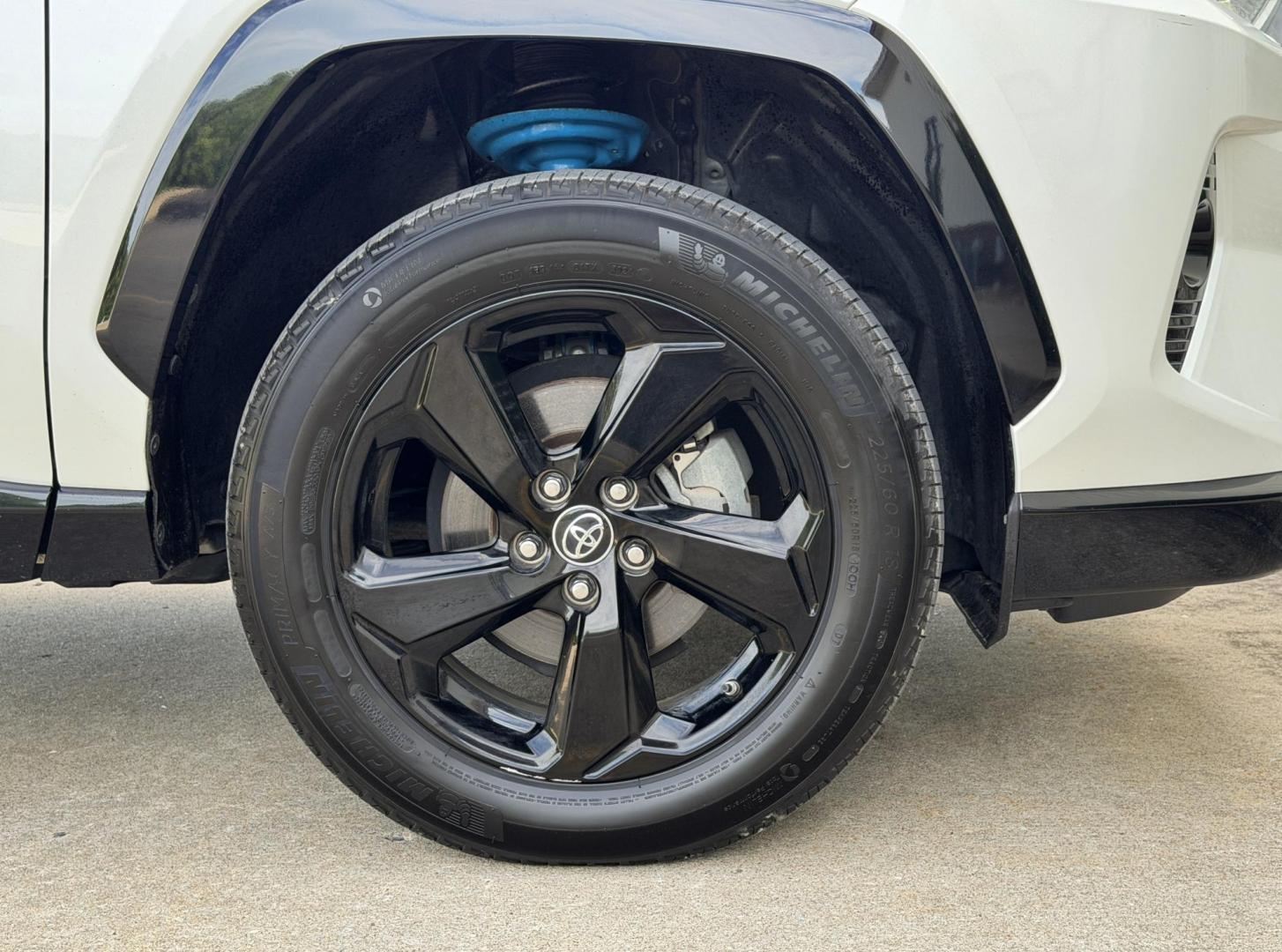2019 WHITE /Black Toyota RAV4 Hybrid XSE (2T3EWRFV5KW) with an 2.5L 4 Cyl. HYBRID engine, CVT transmission, located at 2990 Old Orchard Rd., Jackson, MO, 63755, 37.354214, -89.612106 - 2019 Toyota RAV4 XSE Hybrid 74xxx miles All Wheel Drive 2.5L 4 Cyl. Hybrid Automatic Leather Backup Camera Power Driver Seat Backup Camera Sunroof Bluetooth Cruise Power Windows/Locks/Mirrors We have financing available and we accept trades! Fill out a credit application on our website - Photo#43
