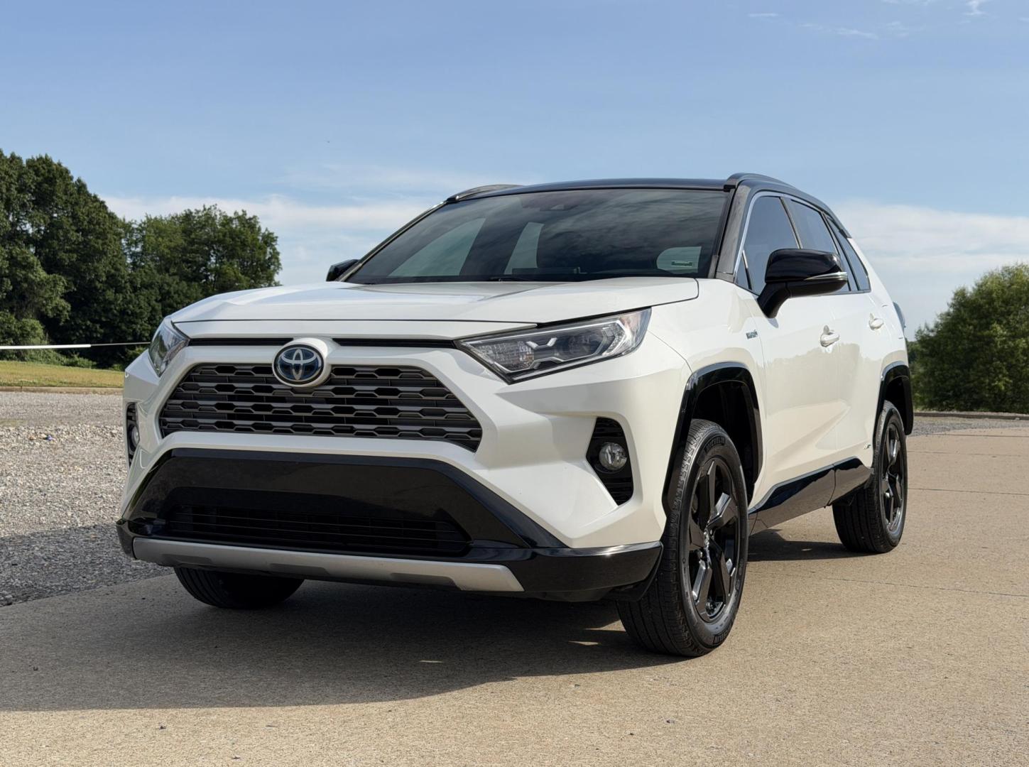 2019 WHITE /Black Toyota RAV4 Hybrid XSE (2T3EWRFV5KW) with an 2.5L 4 Cyl. HYBRID engine, CVT transmission, located at 2990 Old Orchard Rd., Jackson, MO, 63755, 37.354214, -89.612106 - 2019 Toyota RAV4 XSE Hybrid 74xxx miles All Wheel Drive 2.5L 4 Cyl. Hybrid Automatic Leather Backup Camera Power Driver Seat Backup Camera Sunroof Bluetooth Cruise Power Windows/Locks/Mirrors We have financing available and we accept trades! Fill out a credit application on our website - Photo#6