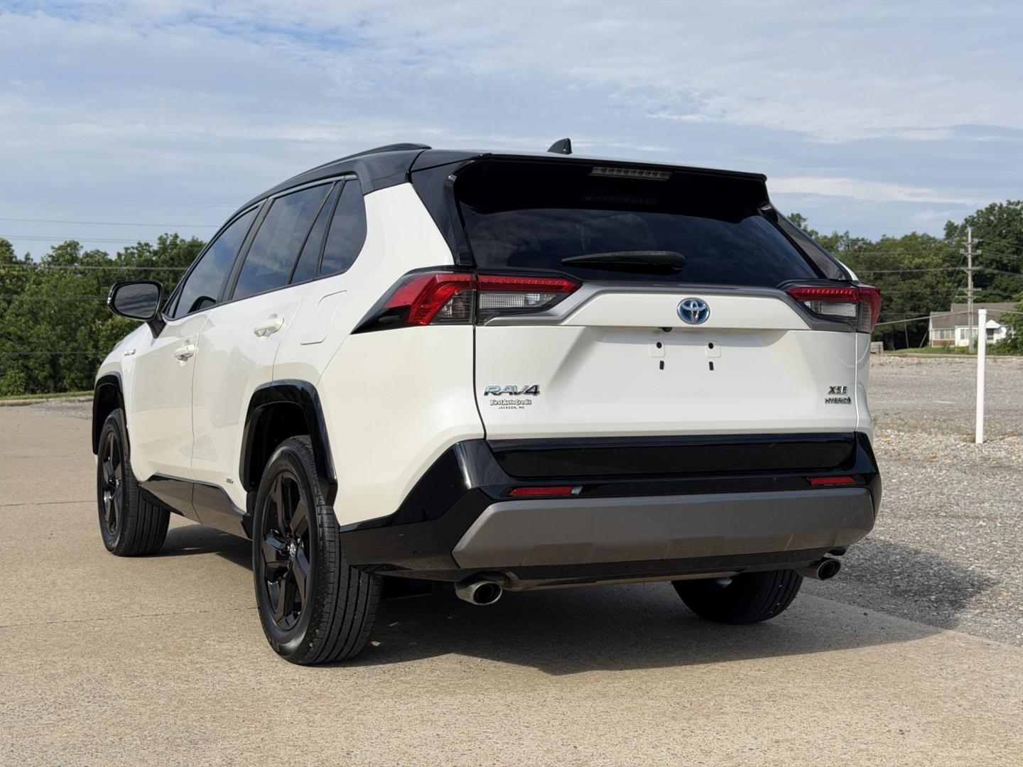 2019 WHITE /Black Toyota RAV4 Hybrid XSE (2T3EWRFV5KW) with an 2.5L 4 Cyl. HYBRID engine, CVT transmission, located at 2990 Old Orchard Rd., Jackson, MO, 63755, 37.354214, -89.612106 - 2019 Toyota RAV4 XSE Hybrid 74xxx miles All Wheel Drive 2.5L 4 Cyl. Hybrid Automatic Leather Backup Camera Power Driver Seat Backup Camera Sunroof Bluetooth Cruise Power Windows/Locks/Mirrors We have financing available and we accept trades! Fill out a credit application on our website - Photo#10
