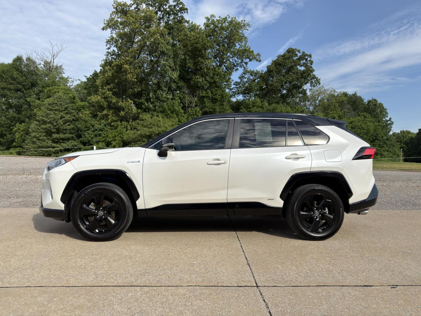 2019 WHITE /Black Toyota RAV4 Hybrid XSE (2T3EWRFV5KW) with an 2.5L 4 Cyl. HYBRID engine, CVT transmission, located at 2990 Old Orchard Rd., Jackson, MO, 63755, 37.354214, -89.612106 - 2019 Toyota RAV4 XSE Hybrid 74xxx miles All Wheel Drive 2.5L 4 Cyl. Hybrid Automatic Leather Backup Camera Power Driver Seat Backup Camera Sunroof Bluetooth Cruise Power Windows/Locks/Mirrors We have financing available and we accept trades! Fill out a credit application on our website - Photo#7