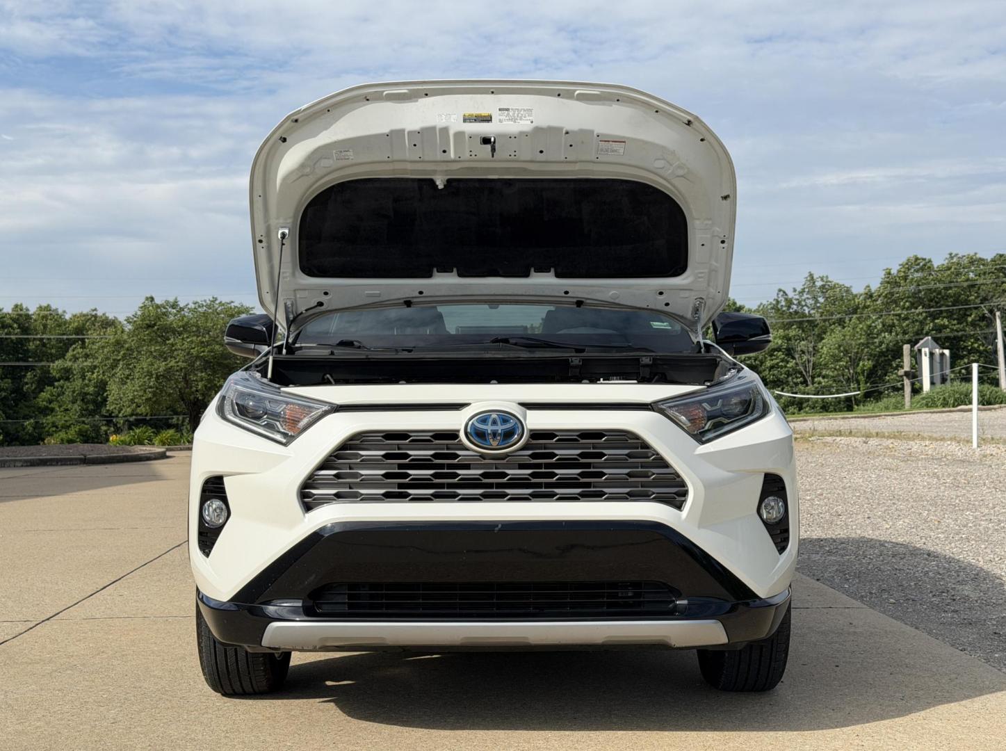 2019 WHITE /Black Toyota RAV4 Hybrid XSE (2T3EWRFV5KW) with an 2.5L 4 Cyl. HYBRID engine, CVT transmission, located at 2990 Old Orchard Rd., Jackson, MO, 63755, 37.354214, -89.612106 - 2019 Toyota RAV4 XSE Hybrid 74xxx miles All Wheel Drive 2.5L 4 Cyl. Hybrid Automatic Leather Backup Camera Power Driver Seat Backup Camera Sunroof Bluetooth Cruise Power Windows/Locks/Mirrors We have financing available and we accept trades! Fill out a credit application on our website - Photo#37