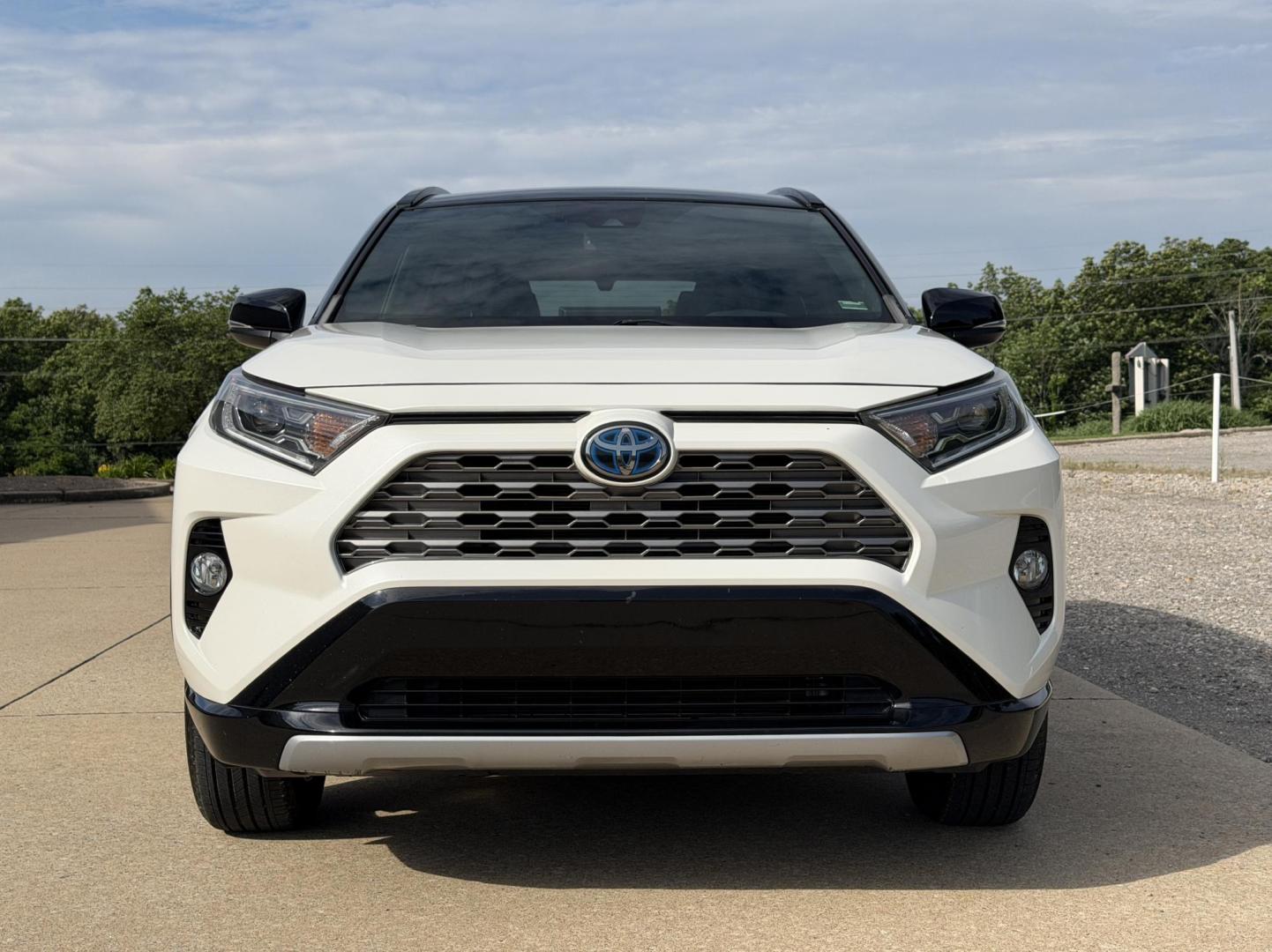 2019 WHITE /Black Toyota RAV4 Hybrid XSE (2T3EWRFV5KW) with an 2.5L 4 Cyl. HYBRID engine, CVT transmission, located at 2990 Old Orchard Rd., Jackson, MO, 63755, 37.354214, -89.612106 - 2019 Toyota RAV4 XSE Hybrid 74xxx miles All Wheel Drive 2.5L 4 Cyl. Hybrid Automatic Leather Backup Camera Power Driver Seat Backup Camera Sunroof Bluetooth Cruise Power Windows/Locks/Mirrors We have financing available and we accept trades! Fill out a credit application on our website - Photo#12