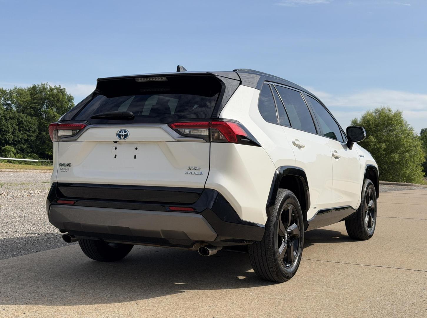 2019 WHITE /Black Toyota RAV4 Hybrid XSE (2T3EWRFV5KW) with an 2.5L 4 Cyl. HYBRID engine, CVT transmission, located at 2990 Old Orchard Rd., Jackson, MO, 63755, 37.354214, -89.612106 - 2019 Toyota RAV4 XSE Hybrid 74xxx miles All Wheel Drive 2.5L 4 Cyl. Hybrid Automatic Leather Backup Camera Power Driver Seat Backup Camera Sunroof Bluetooth Cruise Power Windows/Locks/Mirrors We have financing available and we accept trades! Fill out a credit application on our website - Photo#9