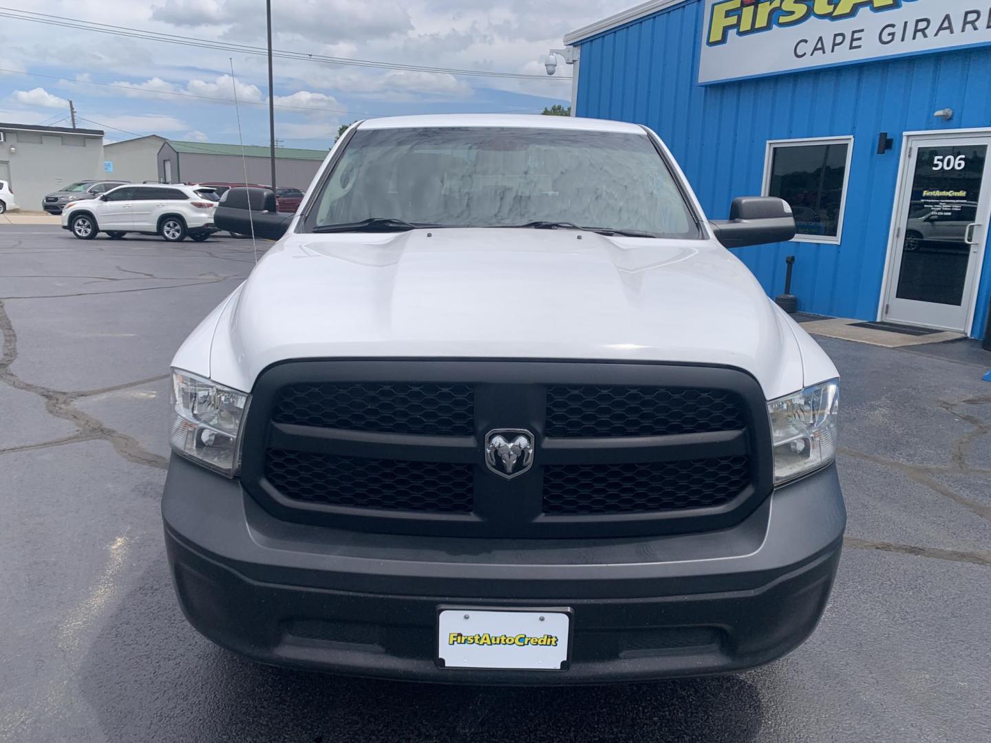 2022 WHITE /GRAY RAM 1500 Classic Tradesman Quad Cab 2WD (1C6RR6FT8NS) with an 5.7L V8 OHV 16V engine, Automatic transmission, located at 506 S. Kingshighway, Cape Girardeau, MO, 63703, (573) 235-5000, 37.294991, -89.553635 - 2022 RAM 1500 Classic Tradesman Quad Cab 2WD 102,xxx miles One Owner 5.7L Hemi 2 Wheel Drive Backup Camera Bluetooth Power windows/locks/mirrors We have financing available and we accept trades! Fill out a credit application on our website or come by today! If you have any questions, give u - Photo#1