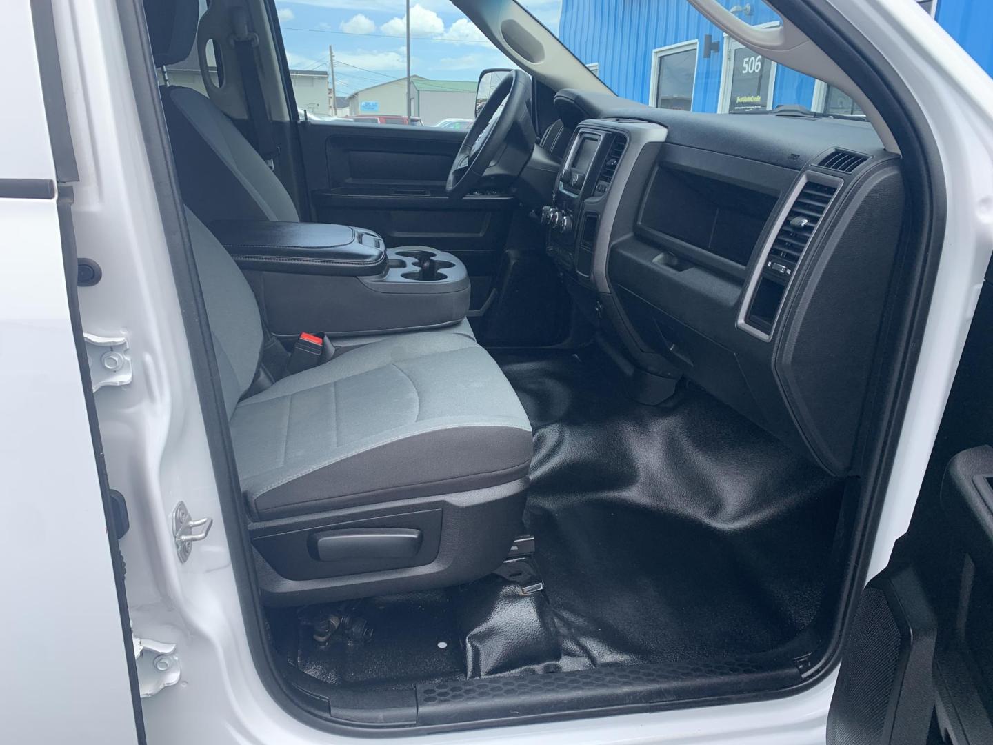 2022 WHITE /GRAY RAM 1500 Classic Tradesman Quad Cab 2WD (1C6RR6FT8NS) with an 5.7L V8 OHV 16V engine, Automatic transmission, located at 506 S. Kingshighway, Cape Girardeau, MO, 63703, (573) 235-5000, 37.294991, -89.553635 - 2022 RAM 1500 Classic Tradesman Quad Cab 2WD 102,xxx miles One Owner 5.7L Hemi 2 Wheel Drive Backup Camera Bluetooth Power windows/locks/mirrors We have financing available and we accept trades! Fill out a credit application on our website or come by today! If you have any questions, give u - Photo#11