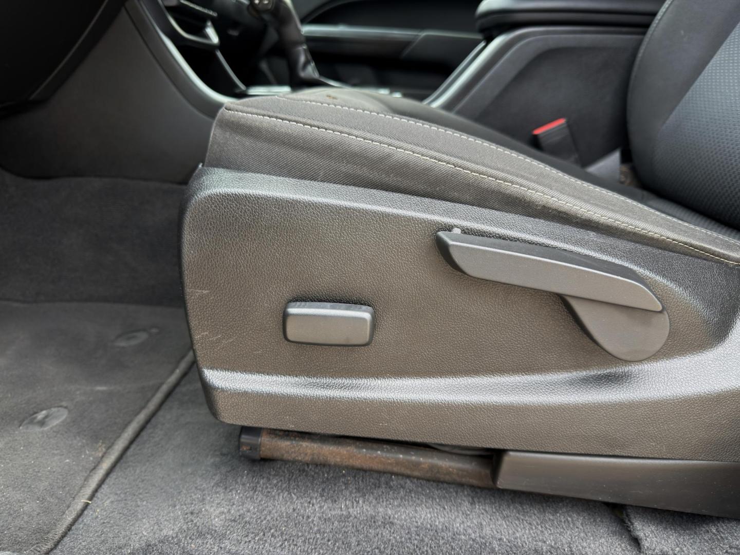 2020 SILVER /Black Chevrolet Colorado LT Crew Cab 2WD (1GCGSCEN6L1) with an 3.6L V6 engine, Automatic transmission, located at 2990 Old Orchard Rd., Jackson, MO, 63755, 37.354214, -89.612106 - 2020 Chevrolet Colorado LT 122xxx miles Rear Wheel Drive 3.6L V6 Automatic Backup Camera Power Driver Seat Bluetooth Remote Start Cruise Power Windows/Locks/Mirrors We have financing available and we accept trades! Fill out a credit application on our website or come by today! If you hav - Photo#3