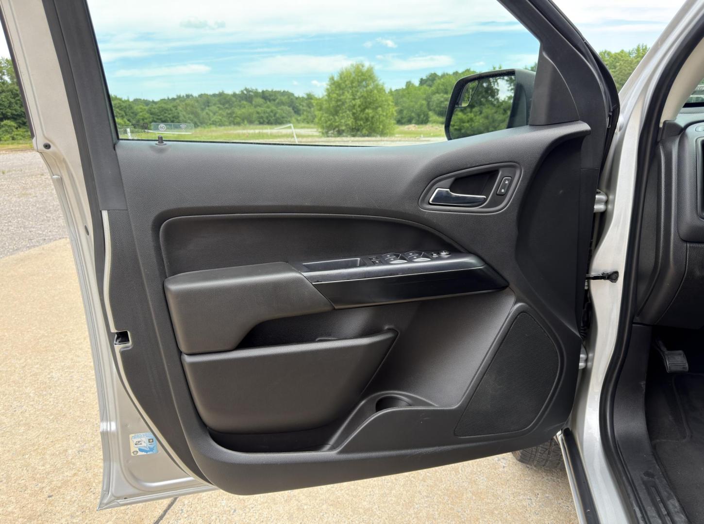 2020 SILVER /Black Chevrolet Colorado LT Crew Cab 2WD (1GCGSCEN6L1) with an 3.6L V6 engine, Automatic transmission, located at 2990 Old Orchard Rd., Jackson, MO, 63755, 37.354214, -89.612106 - 2020 Chevrolet Colorado LT 122xxx miles Rear Wheel Drive 3.6L V6 Automatic Backup Camera Power Driver Seat Bluetooth Remote Start Cruise Power Windows/Locks/Mirrors We have financing available and we accept trades! Fill out a credit application on our website or come by today! If you hav - Photo#12