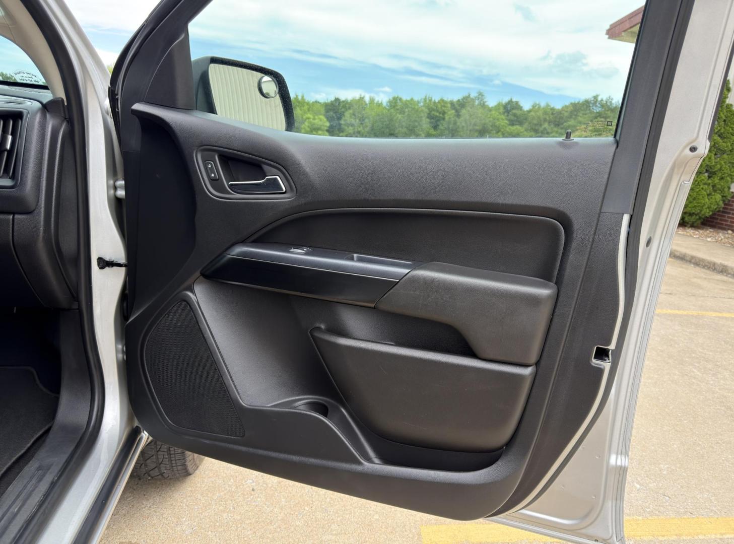 2020 SILVER /Black Chevrolet Colorado LT Crew Cab 2WD (1GCGSCEN6L1) with an 3.6L V6 engine, Automatic transmission, located at 2990 Old Orchard Rd., Jackson, MO, 63755, 37.354214, -89.612106 - 2020 Chevrolet Colorado LT 122xxx miles Rear Wheel Drive 3.6L V6 Automatic Backup Camera Power Driver Seat Bluetooth Remote Start Cruise Power Windows/Locks/Mirrors We have financing available and we accept trades! Fill out a credit application on our website or come by today! If you hav - Photo#14