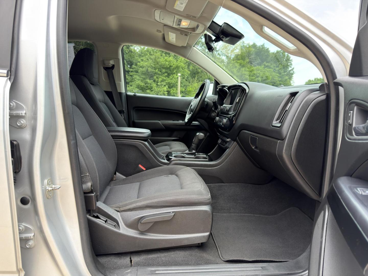 2020 SILVER /Black Chevrolet Colorado LT Crew Cab 2WD (1GCGSCEN6L1) with an 3.6L V6 engine, Automatic transmission, located at 2990 Old Orchard Rd., Jackson, MO, 63755, 37.354214, -89.612106 - 2020 Chevrolet Colorado LT 122xxx miles Rear Wheel Drive 3.6L V6 Automatic Backup Camera Power Driver Seat Bluetooth Remote Start Cruise Power Windows/Locks/Mirrors We have financing available and we accept trades! Fill out a credit application on our website or come by today! If you hav - Photo#15