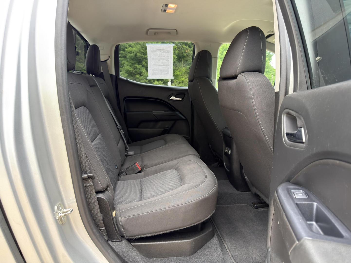 2020 SILVER /Black Chevrolet Colorado LT Crew Cab 2WD (1GCGSCEN6L1) with an 3.6L V6 engine, Automatic transmission, located at 2990 Old Orchard Rd., Jackson, MO, 63755, 37.354214, -89.612106 - 2020 Chevrolet Colorado LT 122xxx miles Rear Wheel Drive 3.6L V6 Automatic Backup Camera Power Driver Seat Bluetooth Remote Start Cruise Power Windows/Locks/Mirrors We have financing available and we accept trades! Fill out a credit application on our website or come by today! If you hav - Photo#17