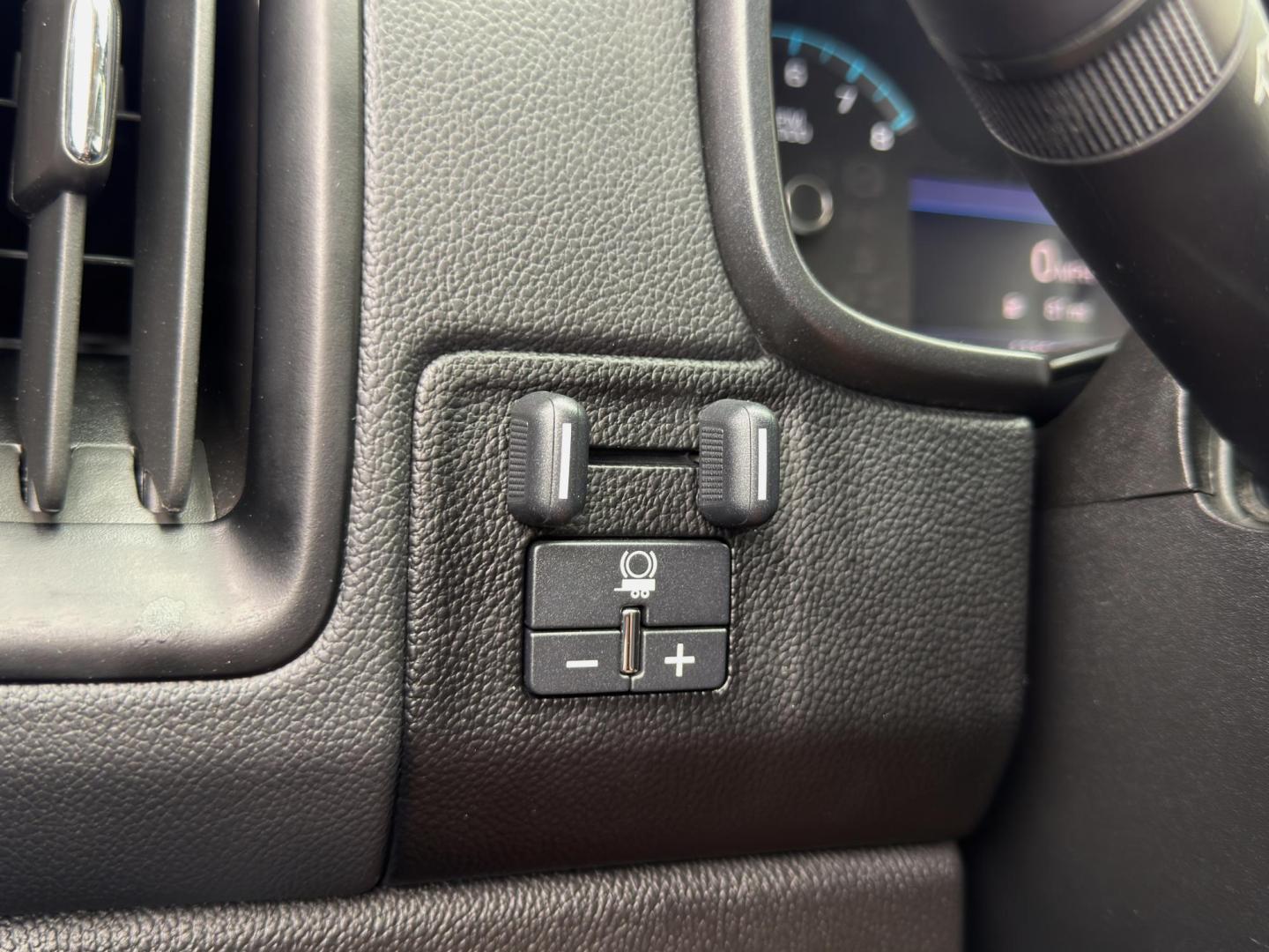 2020 SILVER /Black Chevrolet Colorado LT Crew Cab 2WD (1GCGSCEN6L1) with an 3.6L V6 engine, Automatic transmission, located at 2990 Old Orchard Rd., Jackson, MO, 63755, 37.354214, -89.612106 - 2020 Chevrolet Colorado LT 122xxx miles Rear Wheel Drive 3.6L V6 Automatic Backup Camera Power Driver Seat Bluetooth Remote Start Cruise Power Windows/Locks/Mirrors We have financing available and we accept trades! Fill out a credit application on our website or come by today! If you hav - Photo#32