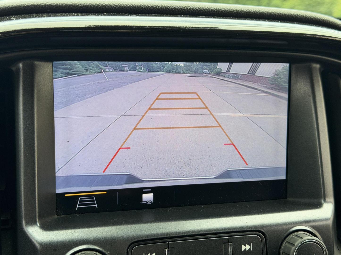 2020 SILVER /Black Chevrolet Colorado LT Crew Cab 2WD (1GCGSCEN6L1) with an 3.6L V6 engine, Automatic transmission, located at 2990 Old Orchard Rd., Jackson, MO, 63755, 37.354214, -89.612106 - 2020 Chevrolet Colorado LT 122xxx miles Rear Wheel Drive 3.6L V6 Automatic Backup Camera Power Driver Seat Bluetooth Remote Start Cruise Power Windows/Locks/Mirrors We have financing available and we accept trades! Fill out a credit application on our website or come by today! If you hav - Photo#2