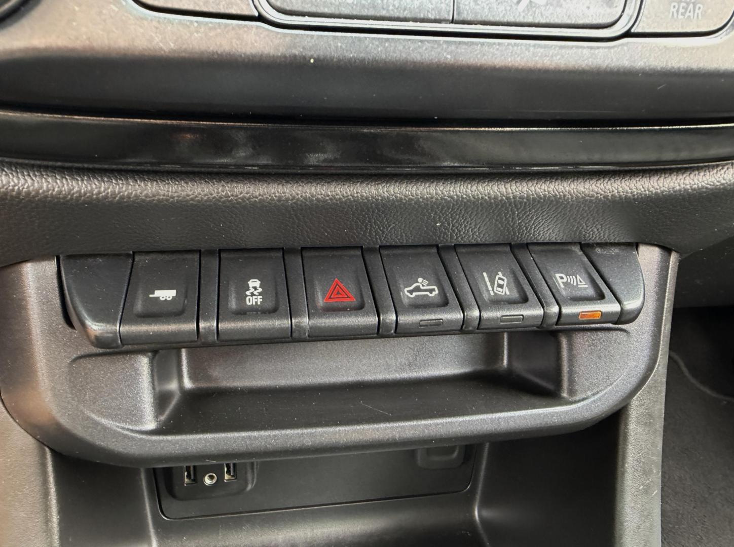 2020 SILVER /Black Chevrolet Colorado LT Crew Cab 2WD (1GCGSCEN6L1) with an 3.6L V6 engine, Automatic transmission, located at 2990 Old Orchard Rd., Jackson, MO, 63755, 37.354214, -89.612106 - 2020 Chevrolet Colorado LT 122xxx miles Rear Wheel Drive 3.6L V6 Automatic Backup Camera Power Driver Seat Bluetooth Remote Start Cruise Power Windows/Locks/Mirrors We have financing available and we accept trades! Fill out a credit application on our website or come by today! If you hav - Photo#29