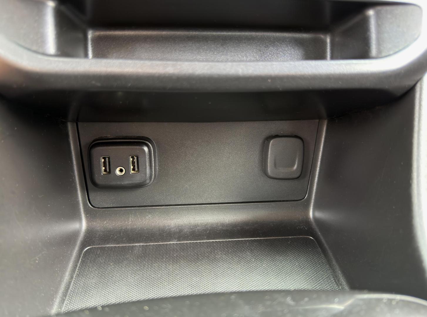 2020 SILVER /Black Chevrolet Colorado LT Crew Cab 2WD (1GCGSCEN6L1) with an 3.6L V6 engine, Automatic transmission, located at 2990 Old Orchard Rd., Jackson, MO, 63755, 37.354214, -89.612106 - 2020 Chevrolet Colorado LT 122xxx miles Rear Wheel Drive 3.6L V6 Automatic Backup Camera Power Driver Seat Bluetooth Remote Start Cruise Power Windows/Locks/Mirrors We have financing available and we accept trades! Fill out a credit application on our website or come by today! If you hav - Photo#30