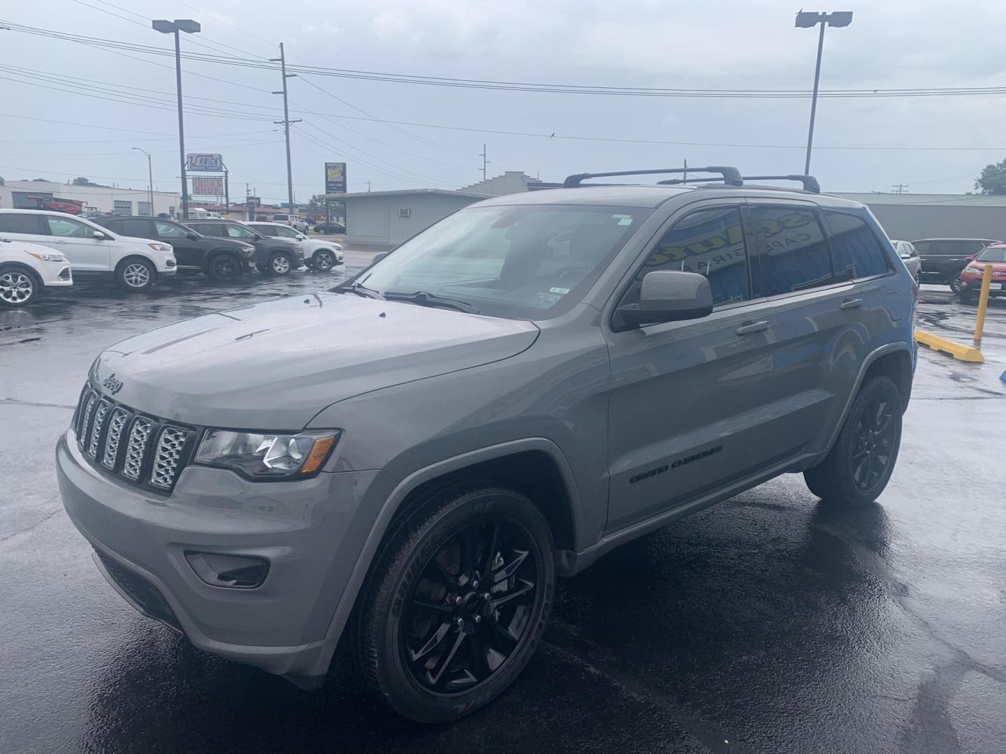 2021 GRAY /BLACK Jeep Grand Cherokee Laredo E 4WD (1C4RJFAG2MC) with an 3.6L V6 DOHC 24V engine, Automatic transmission, located at 506 S. Kingshighway, Cape Girardeau, MO, 63703, (573) 235-5000, 37.294991, -89.553635 - 2021 Jeep Grand Cherokee Laredo E 4WD Only 52,xxx miles Heated Seats Heated Steering Wheel Steering Wheel Controls 4 wheel drive Backup Cam Bluetooth Cruise Power Windows/Locks/Mirrors We have financing available and we accept trades! Fill out a credit application on our website or come by - Photo#3